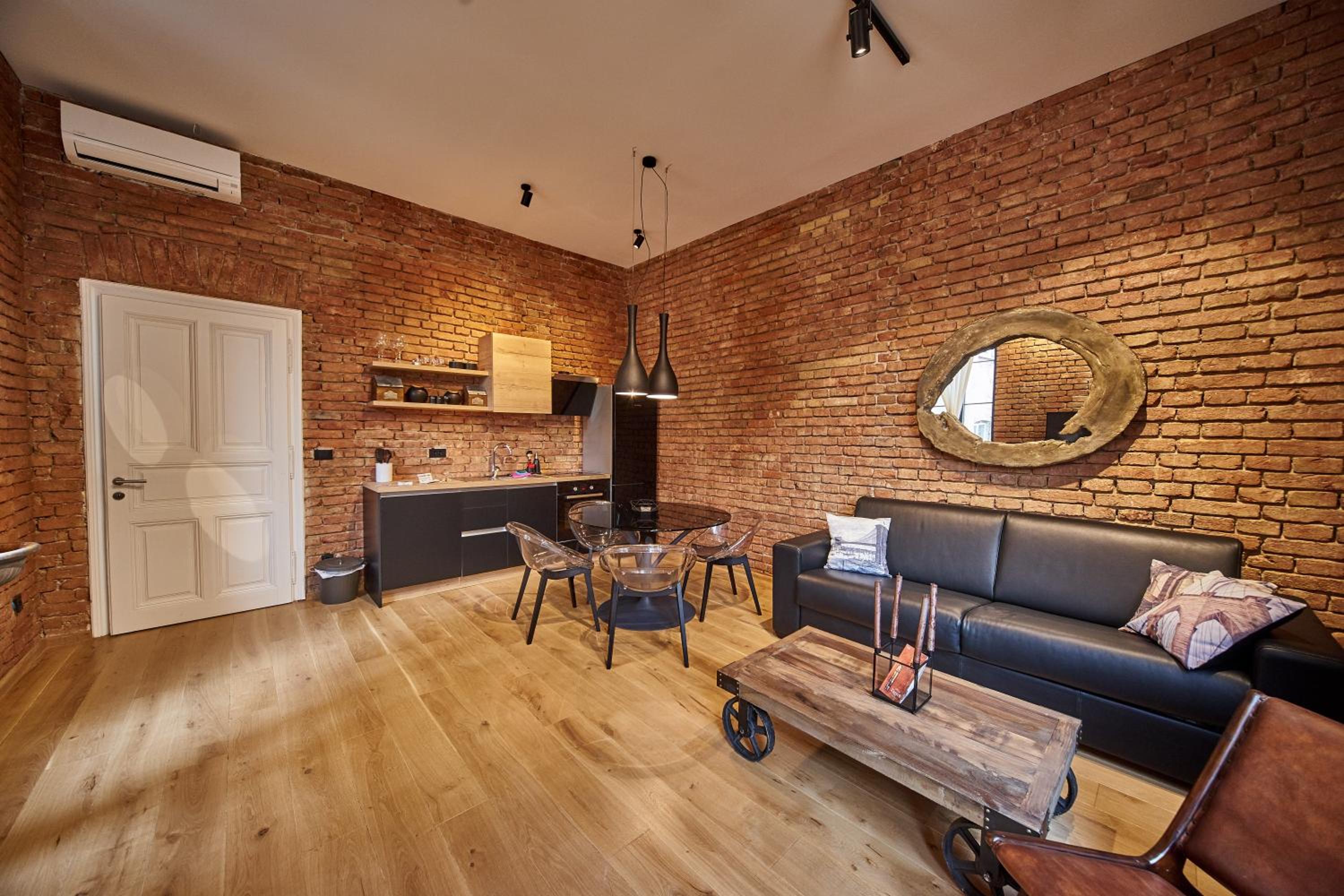 Apartment with Terrace - Photo 17