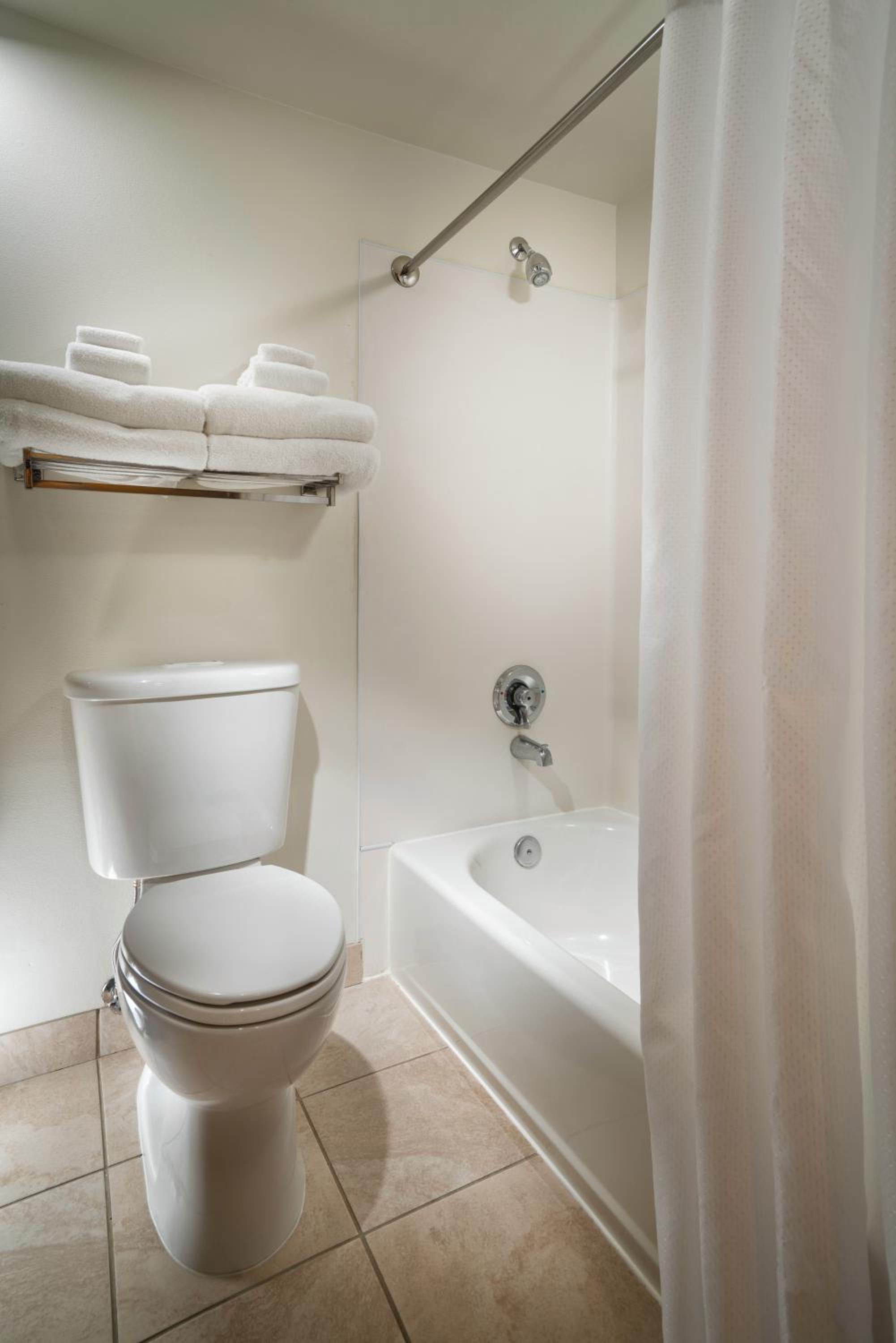 Deluxe King Room - Photo 2
