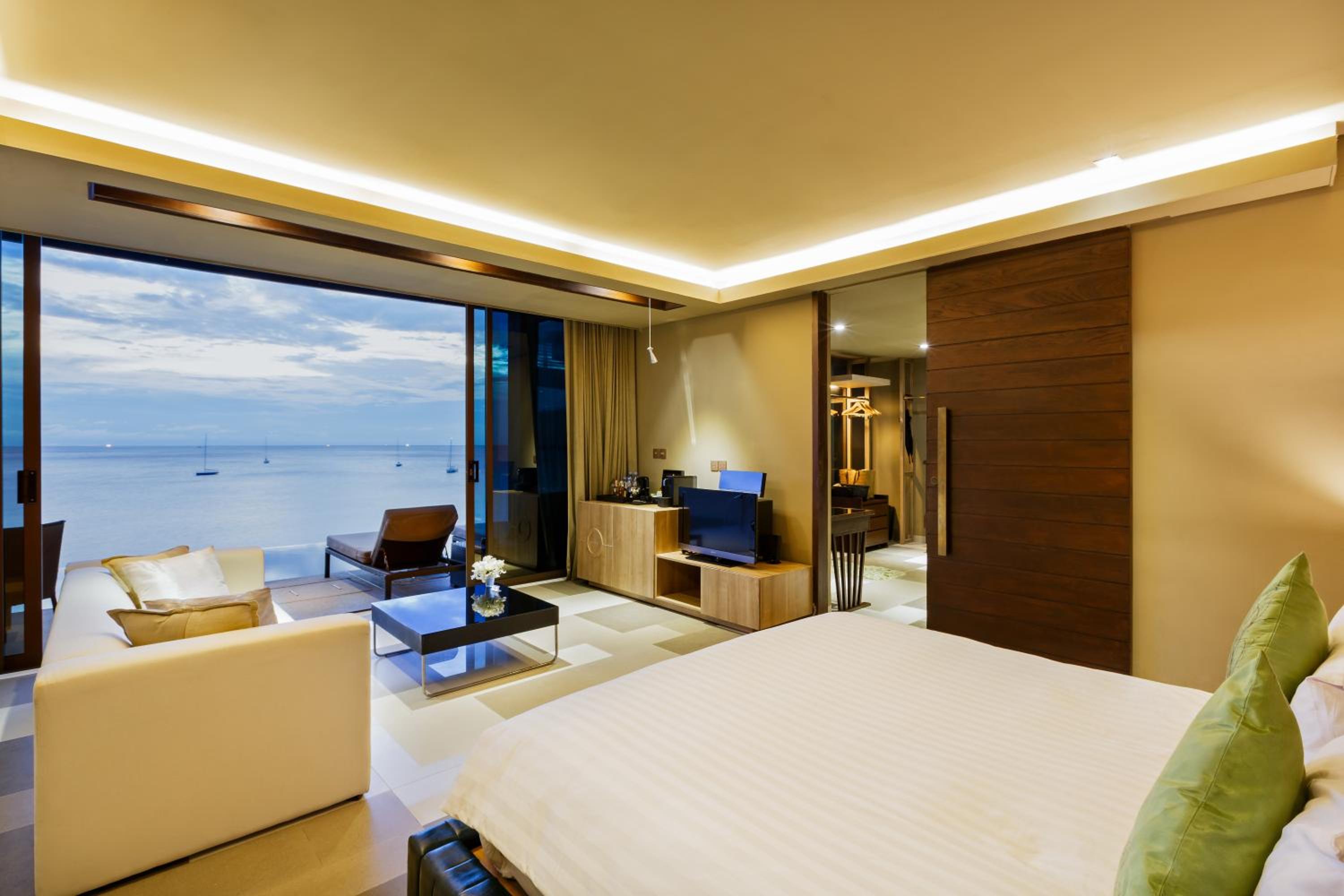Deluxe Private Pool Suite - Photo 20