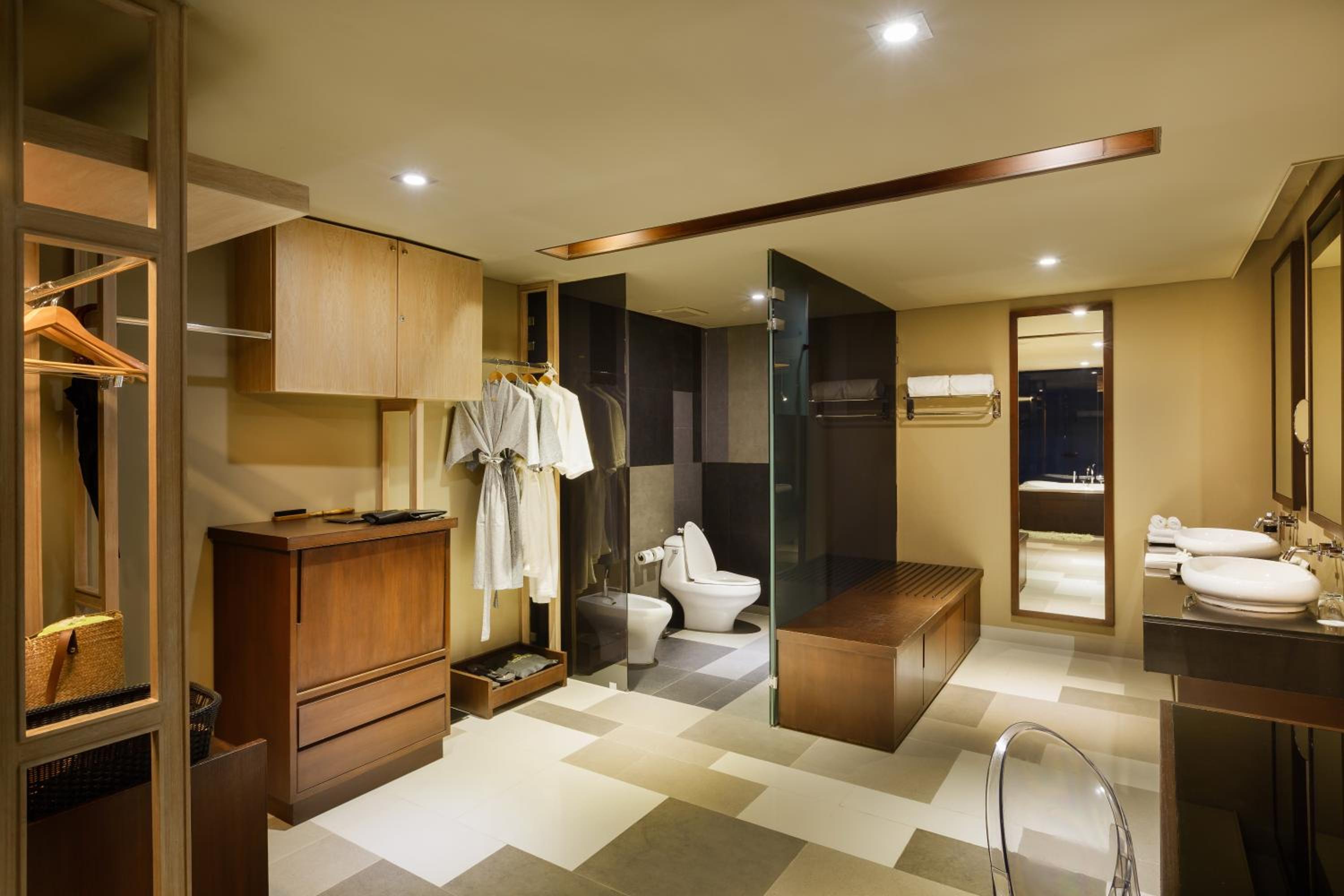 Deluxe Private Pool Suite - Photo 15