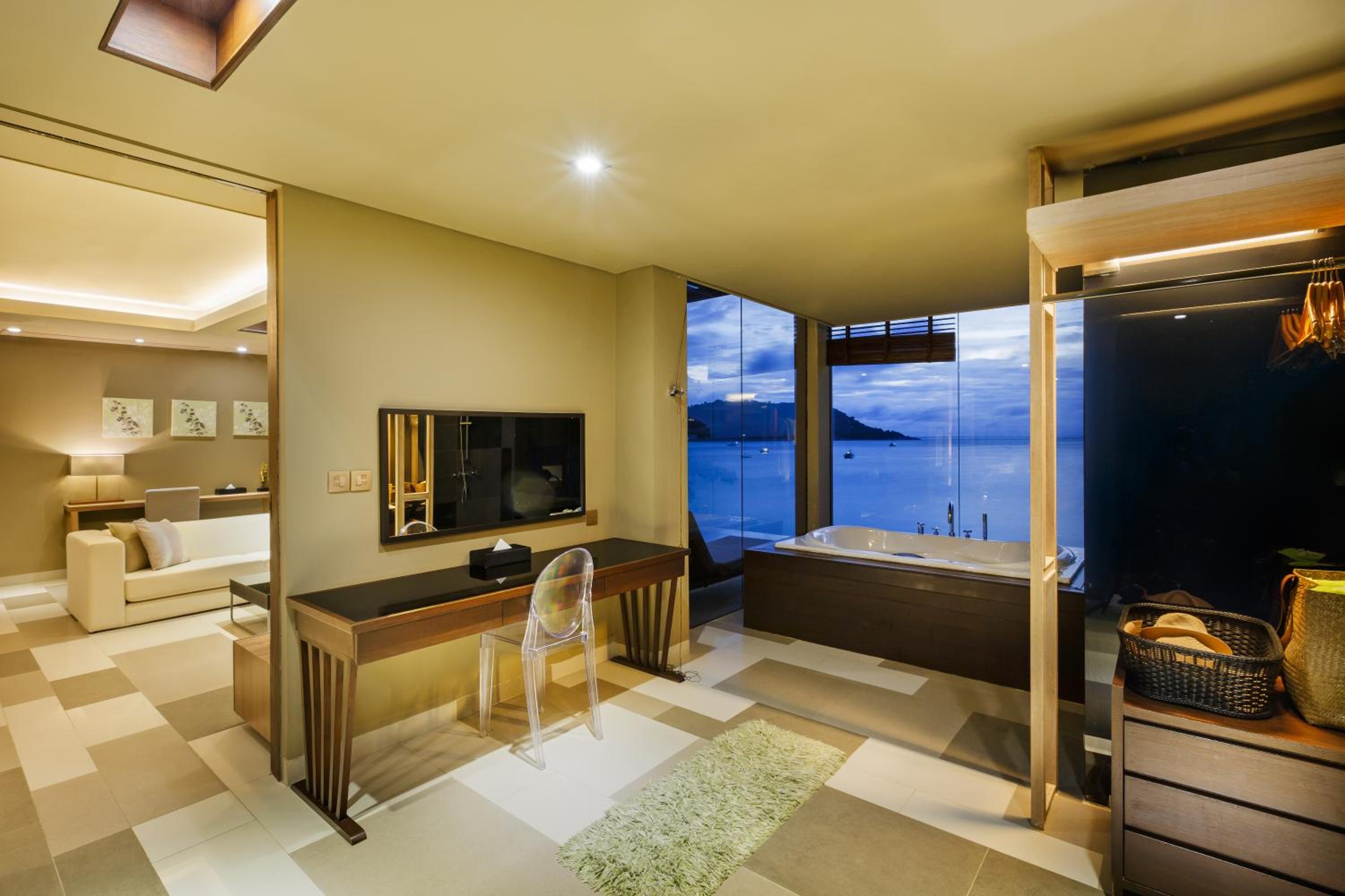 Deluxe Private Pool Suite - Photo 23