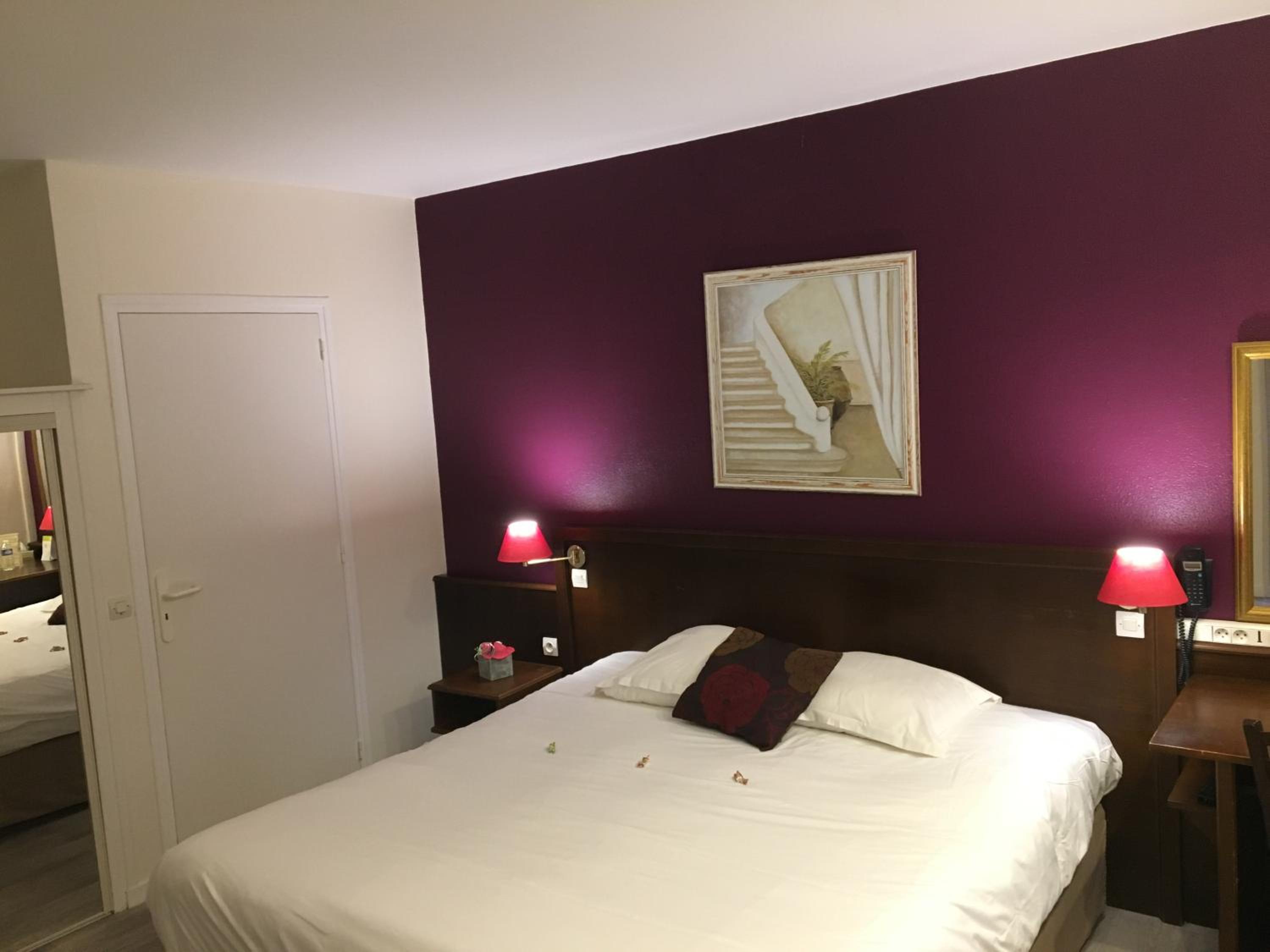 Double Room - Photo 5