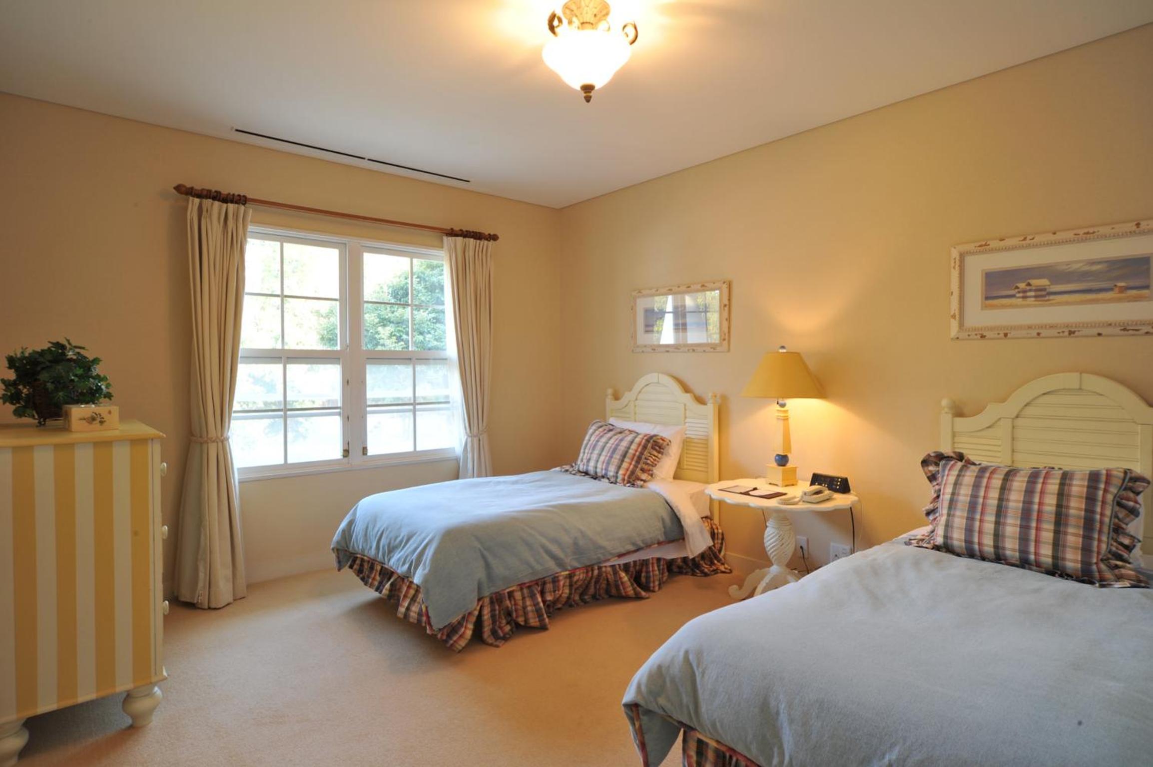 Two-Bedroom Cottage - 4 photo 2