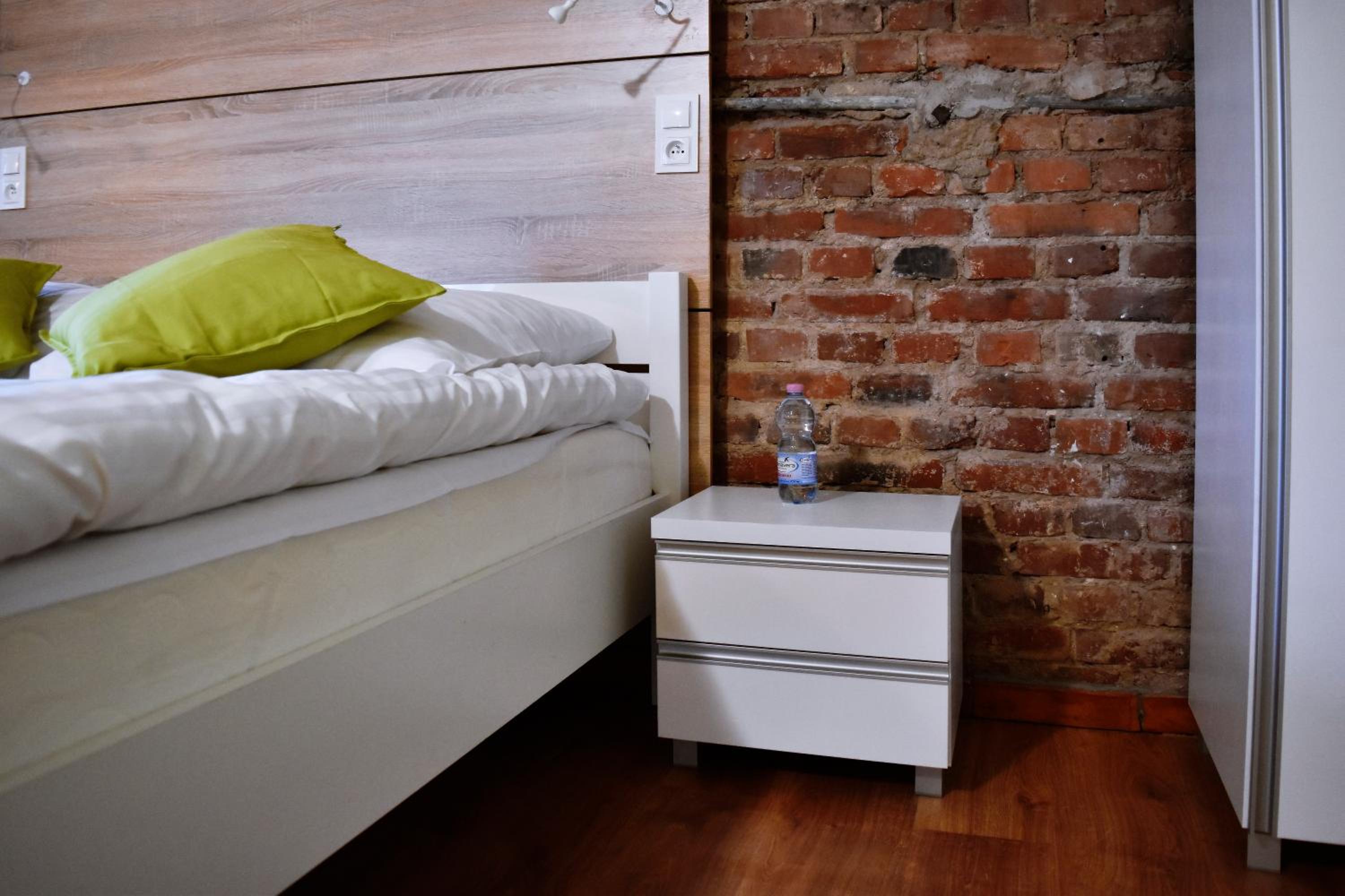 Double Room with Private Bathroom - Photo 9
