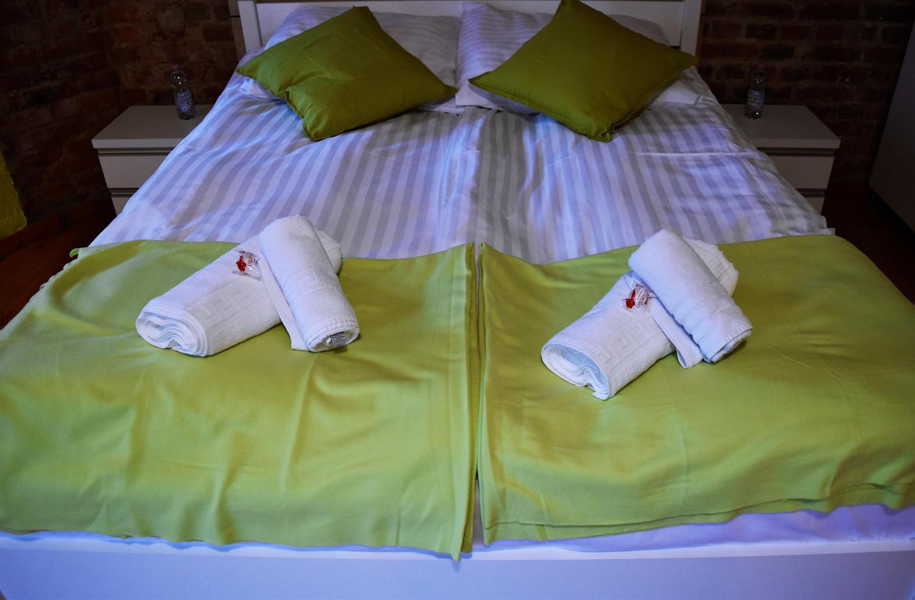 Double Room with Private Bathroom - Photo 21