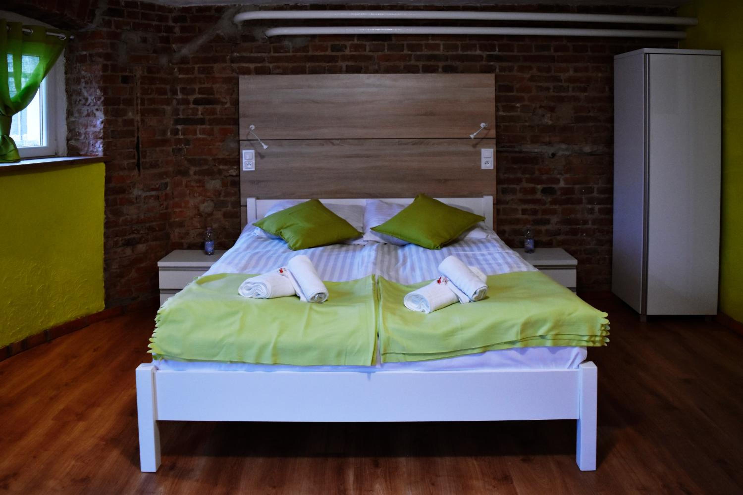 Double Room with Private Bathroom - Photo 22