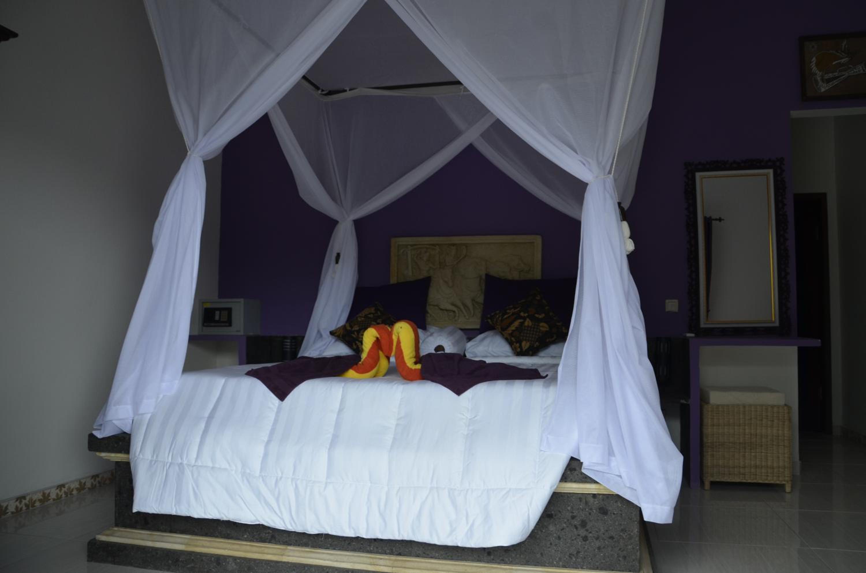Double Room with Patio - Photo 14
