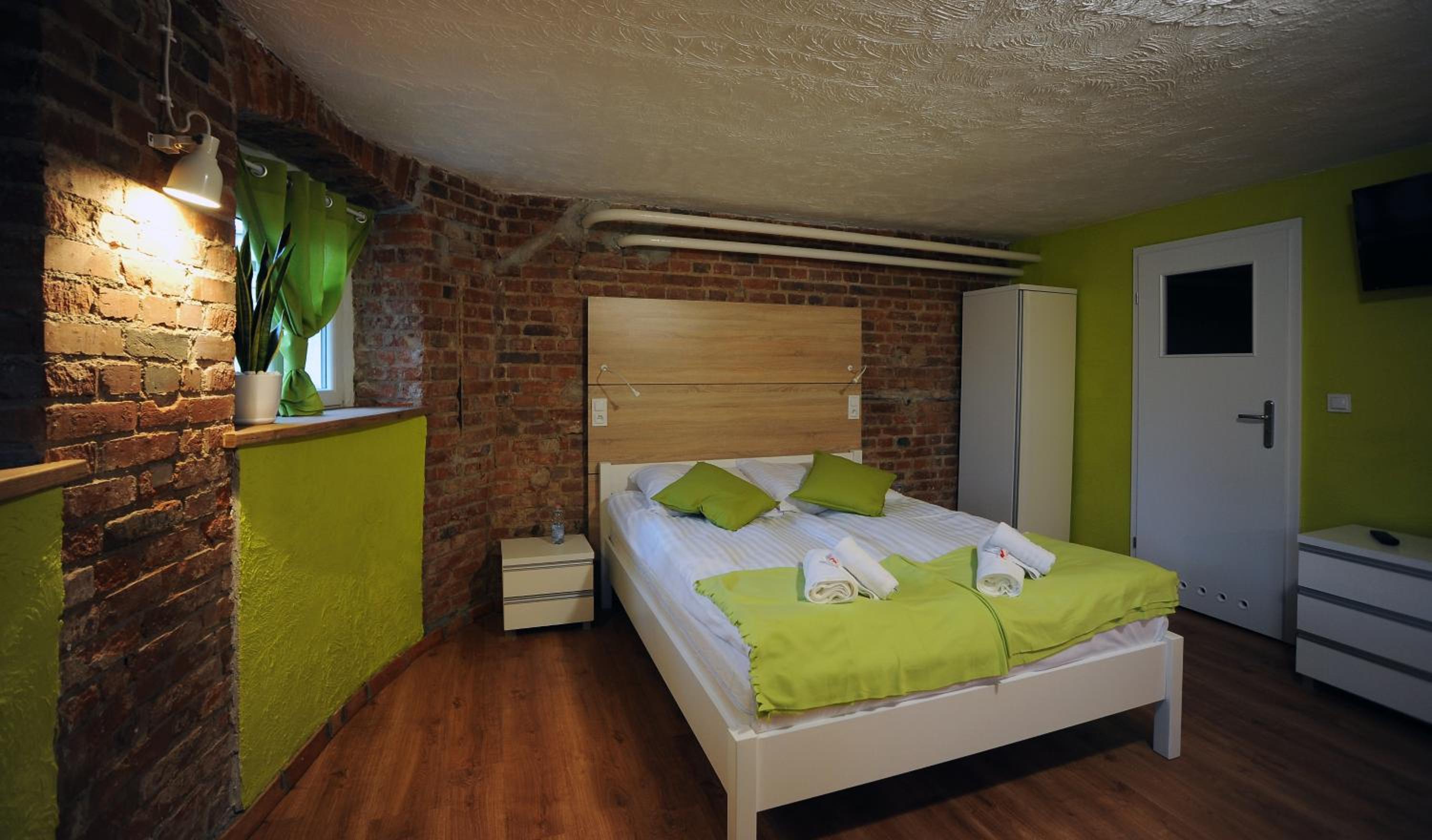 Double Room with Private Bathroom - Photo 16