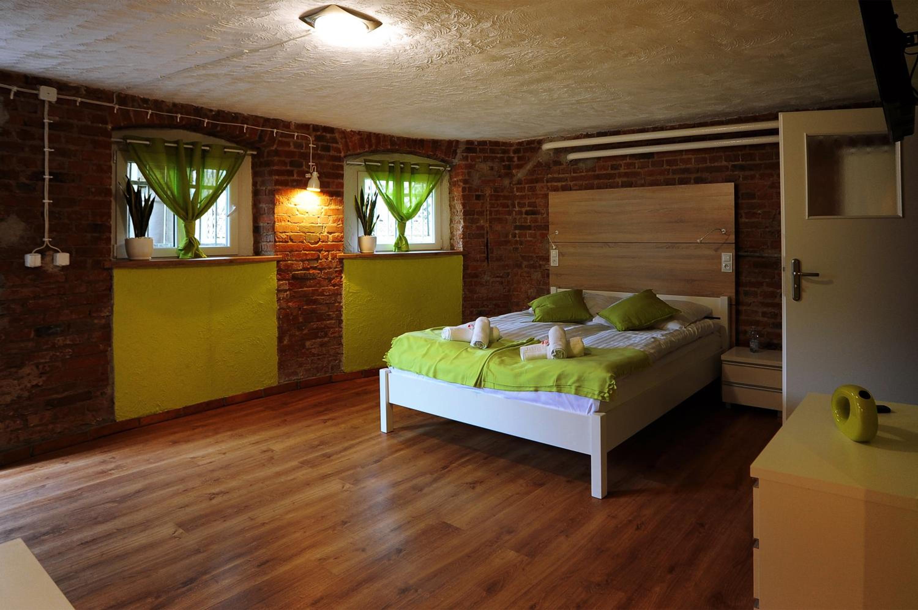 Double Room with Private Bathroom - Photo 6