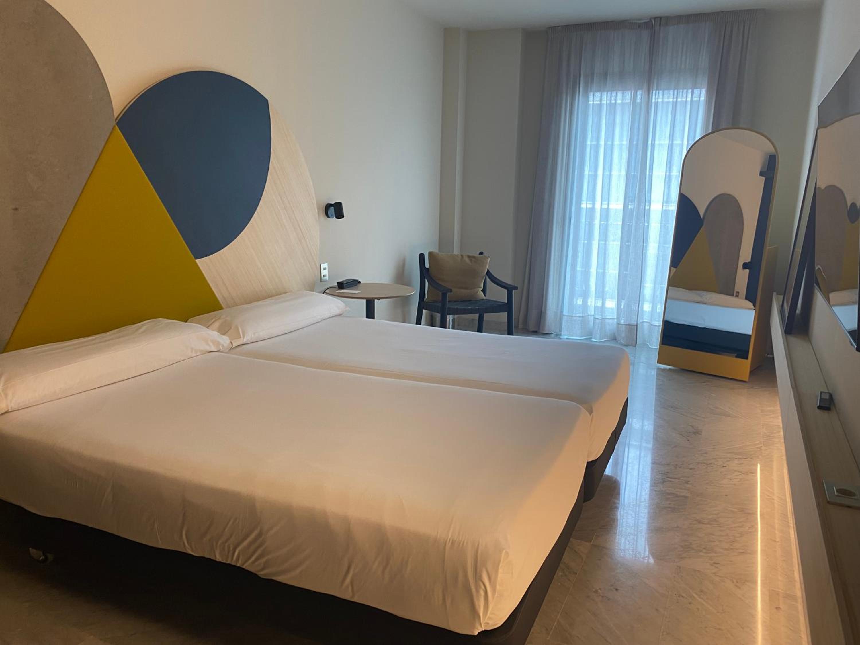 Twin Room with Balcony (2 Adults) photo 1