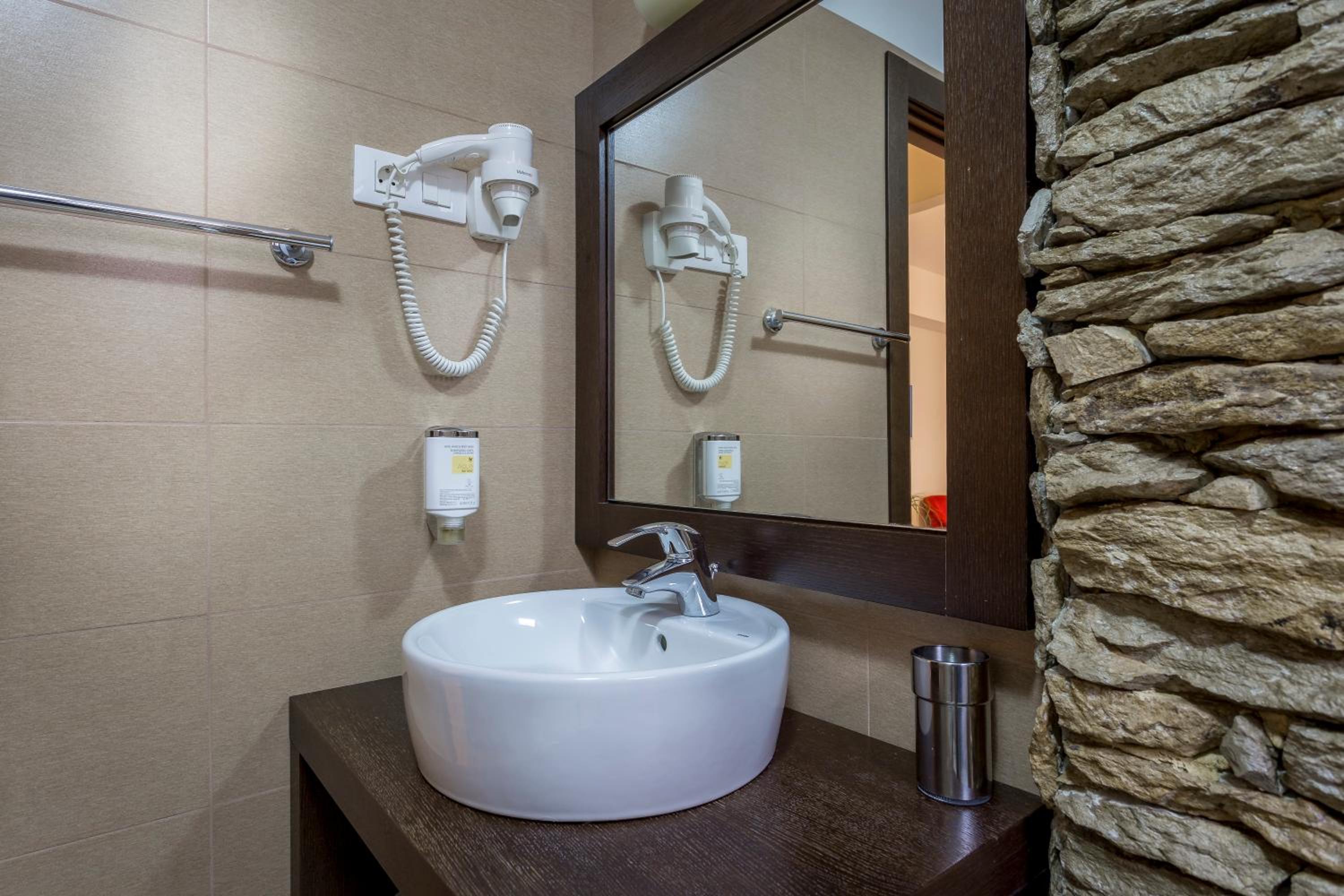 Superior Double or Twin Room - Photo 23