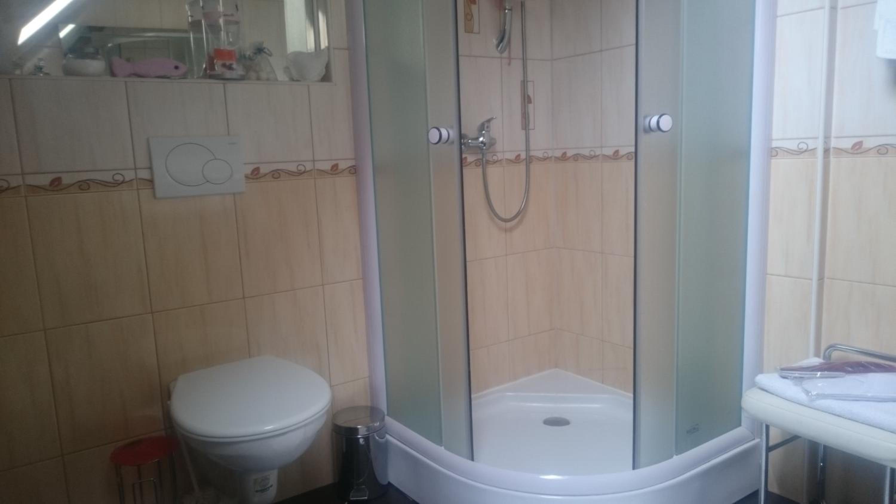 Standard Twin Room with Shared Bathroom photo 2