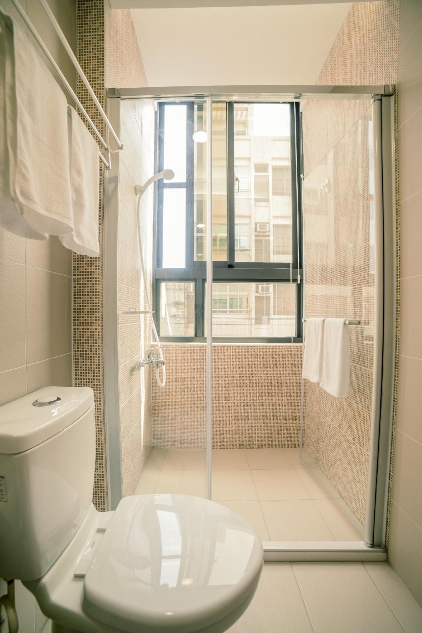 Quadruple Room with Private Bathroom photo 2
