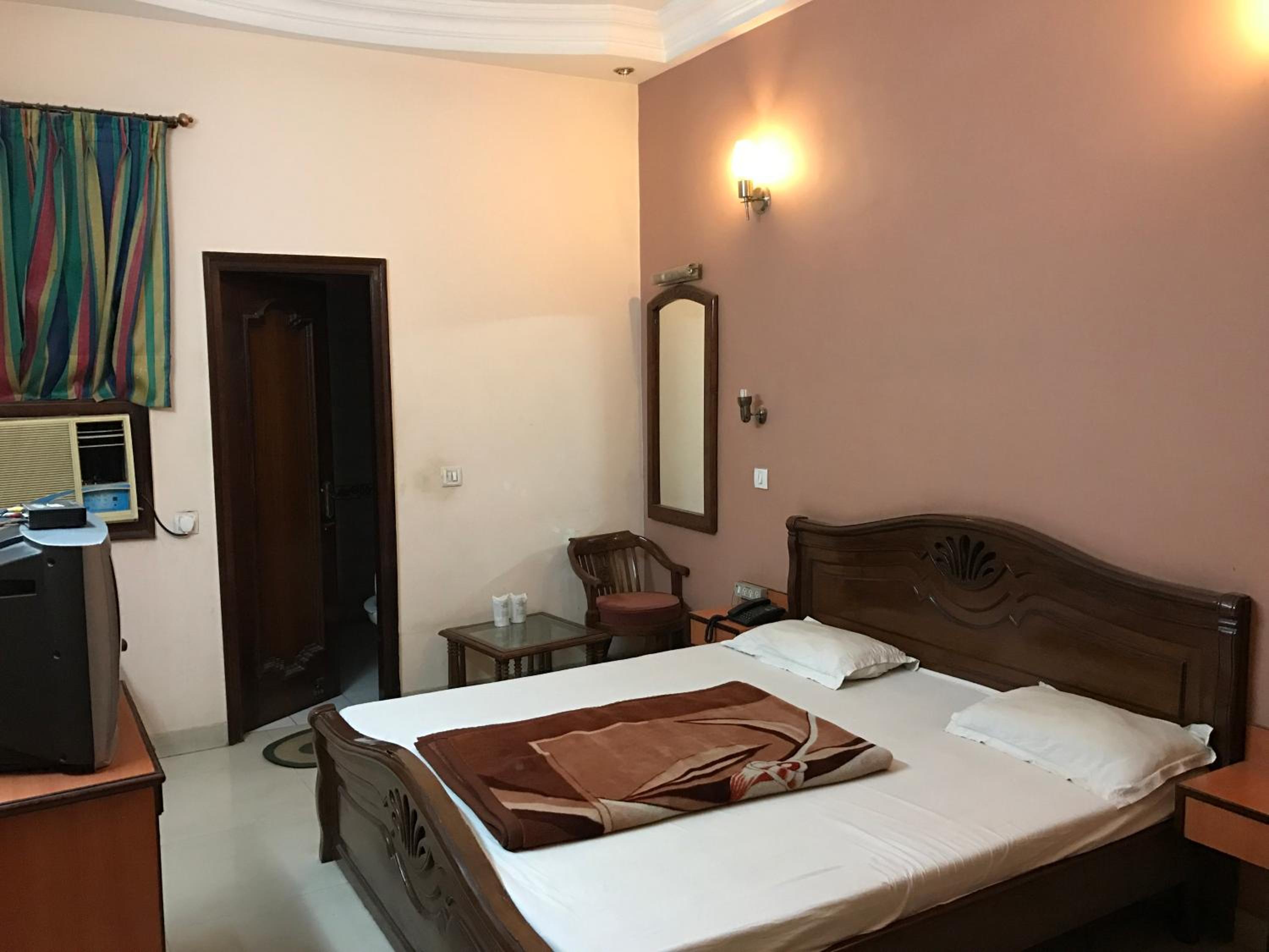 Standard Double or Twin Room - Photo 7