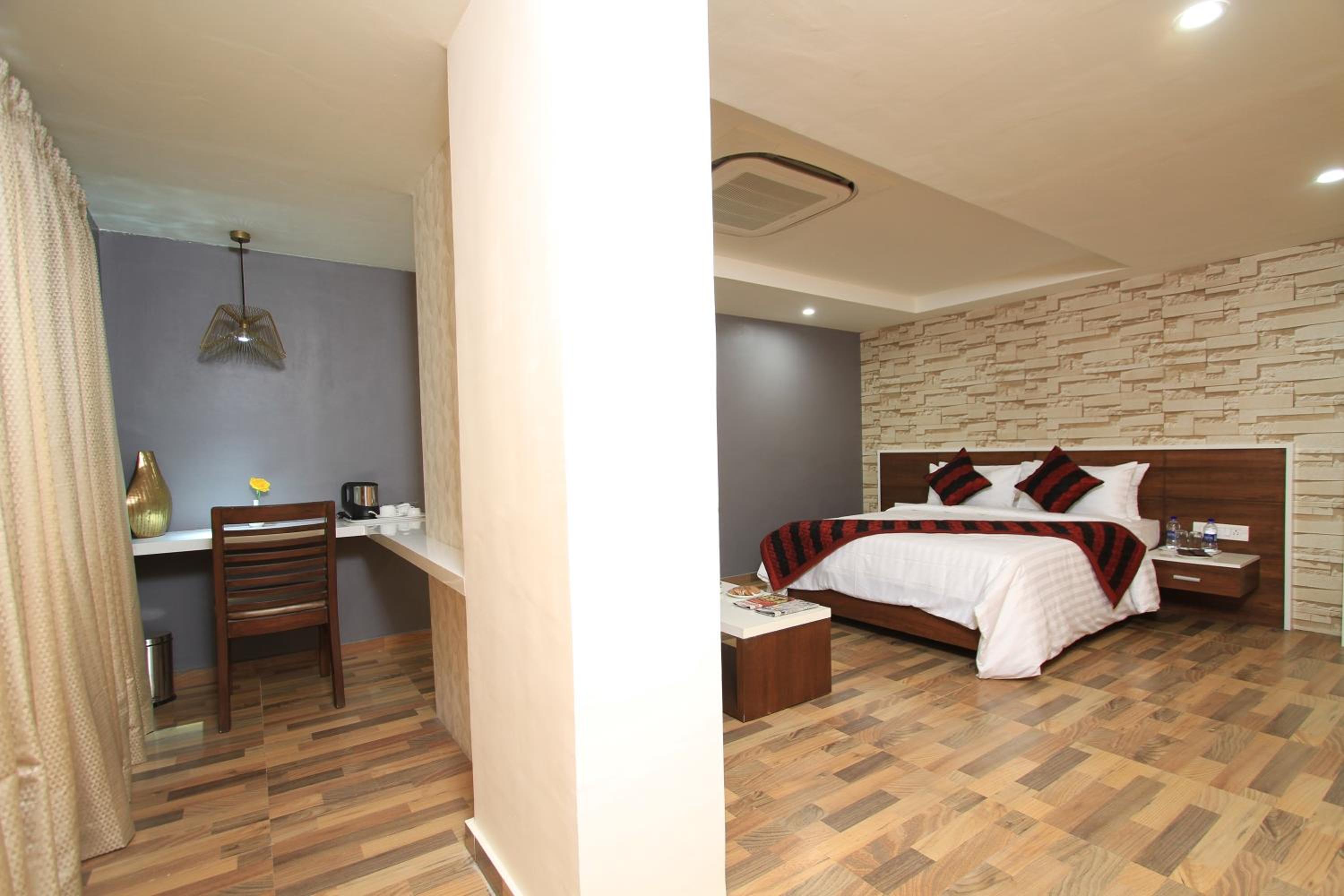 Executive Room - Photo 17
