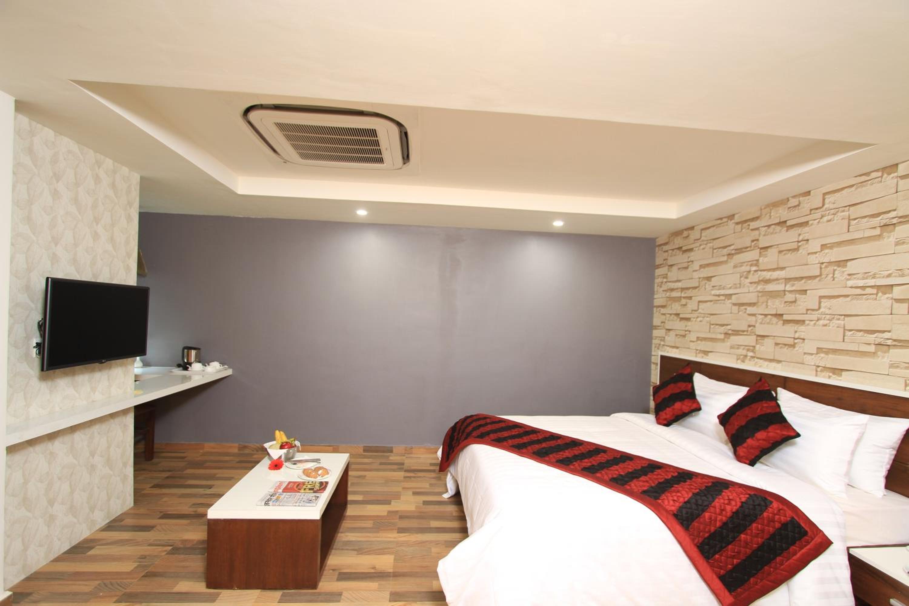 Executive Room - Photo 16