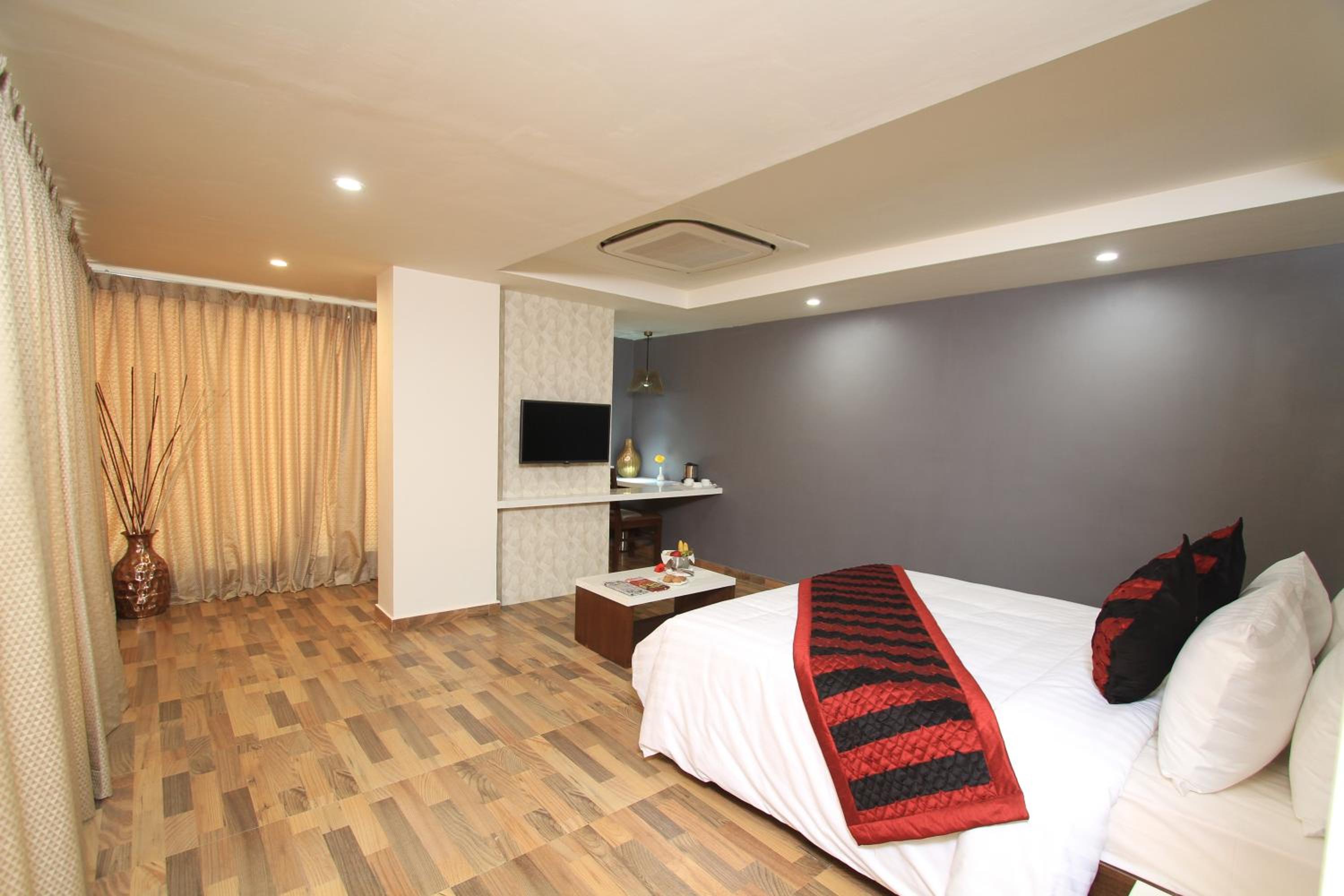 Executive Room - Photo 13