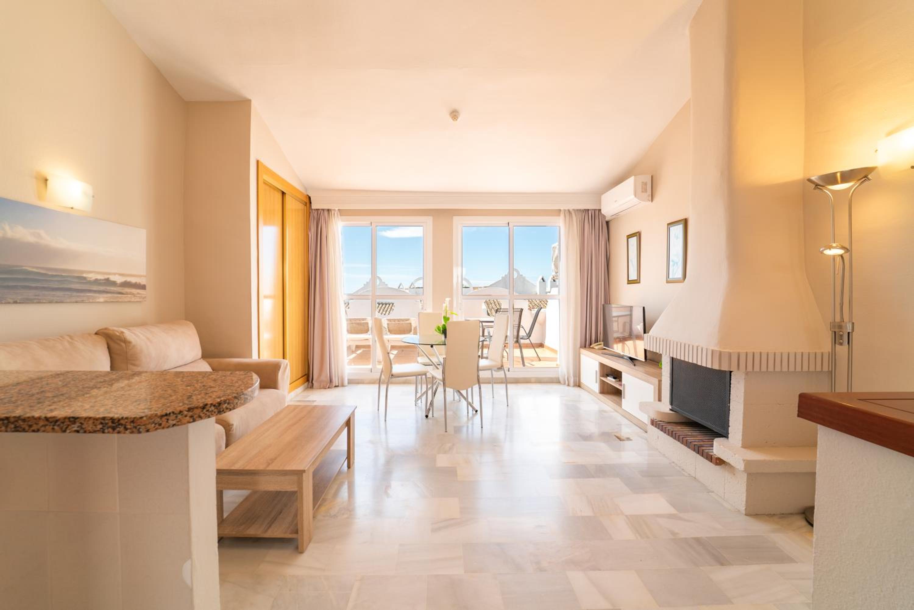 One-Bedroom Apartment with Terrace photo 2