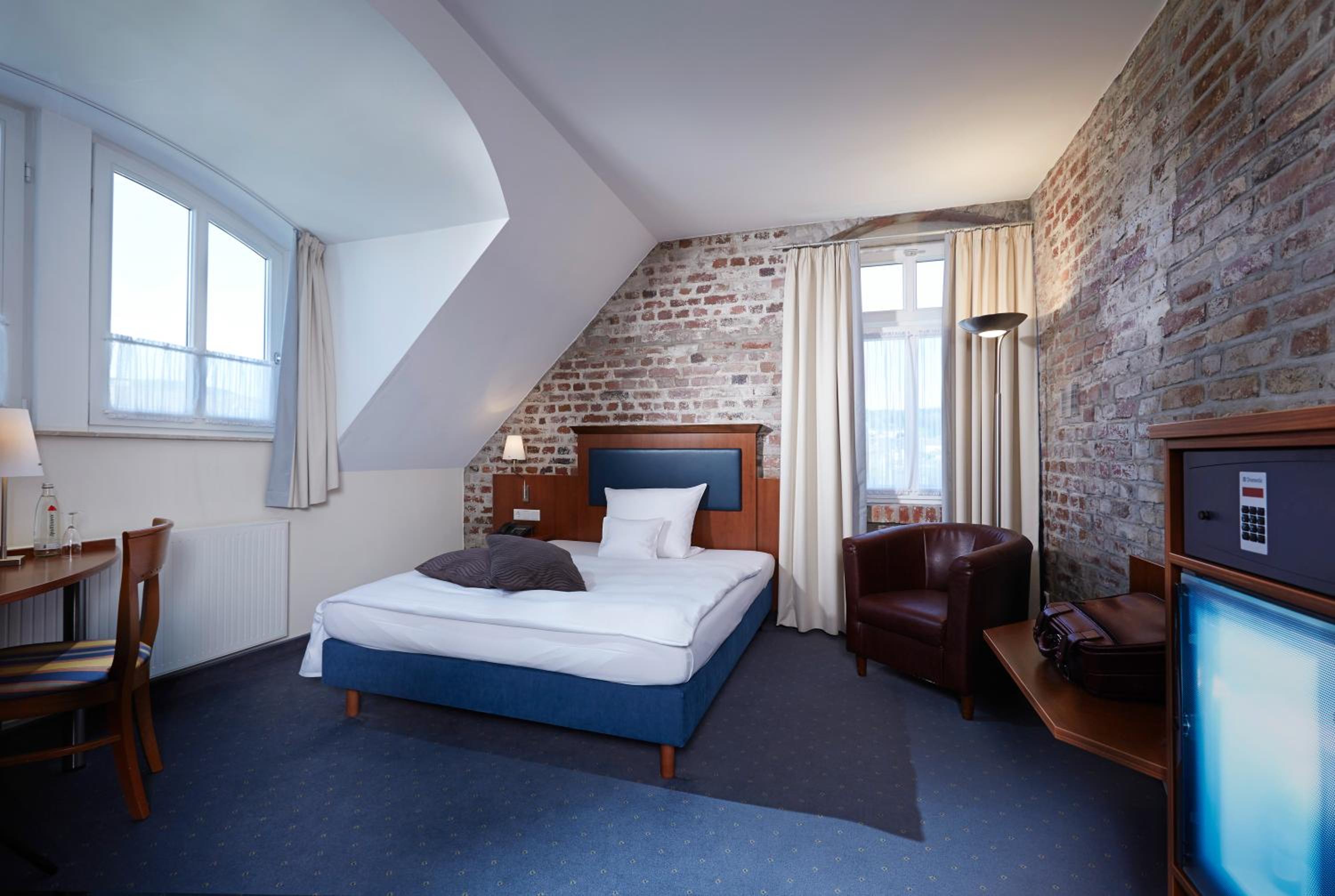 Classic Single Room