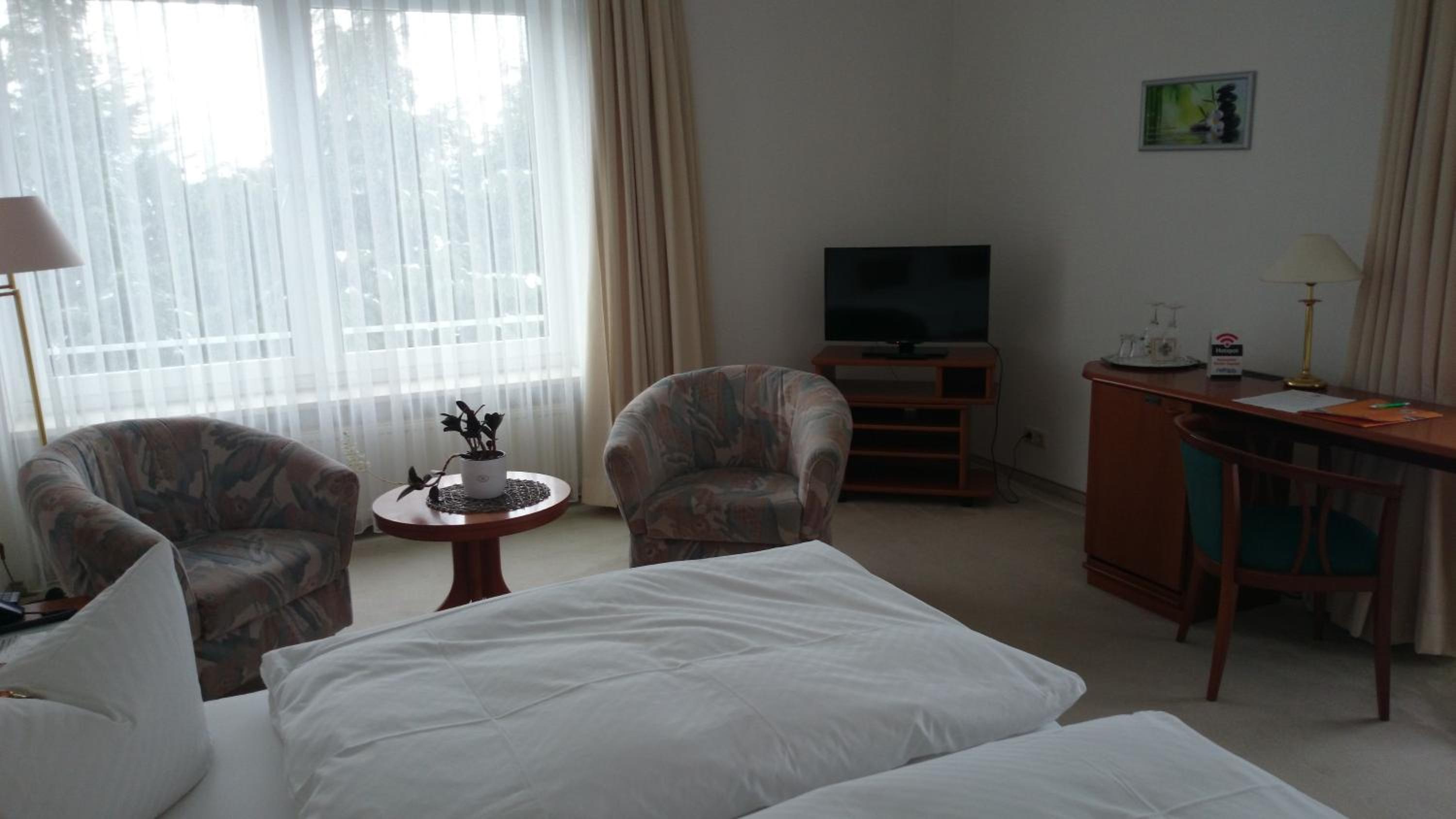 Large Double Room - Photo 4