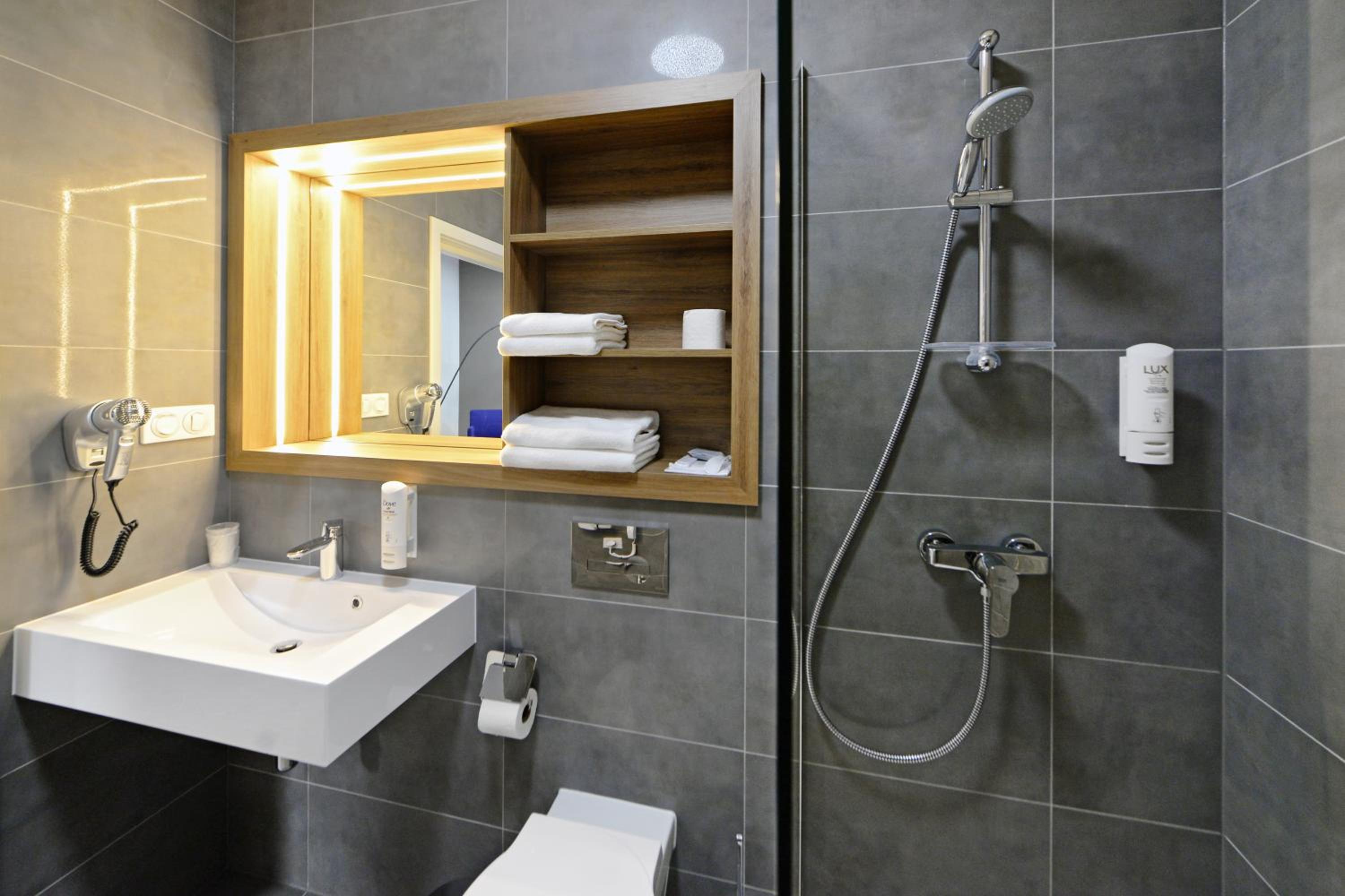 Large Twin Room - Photo 4