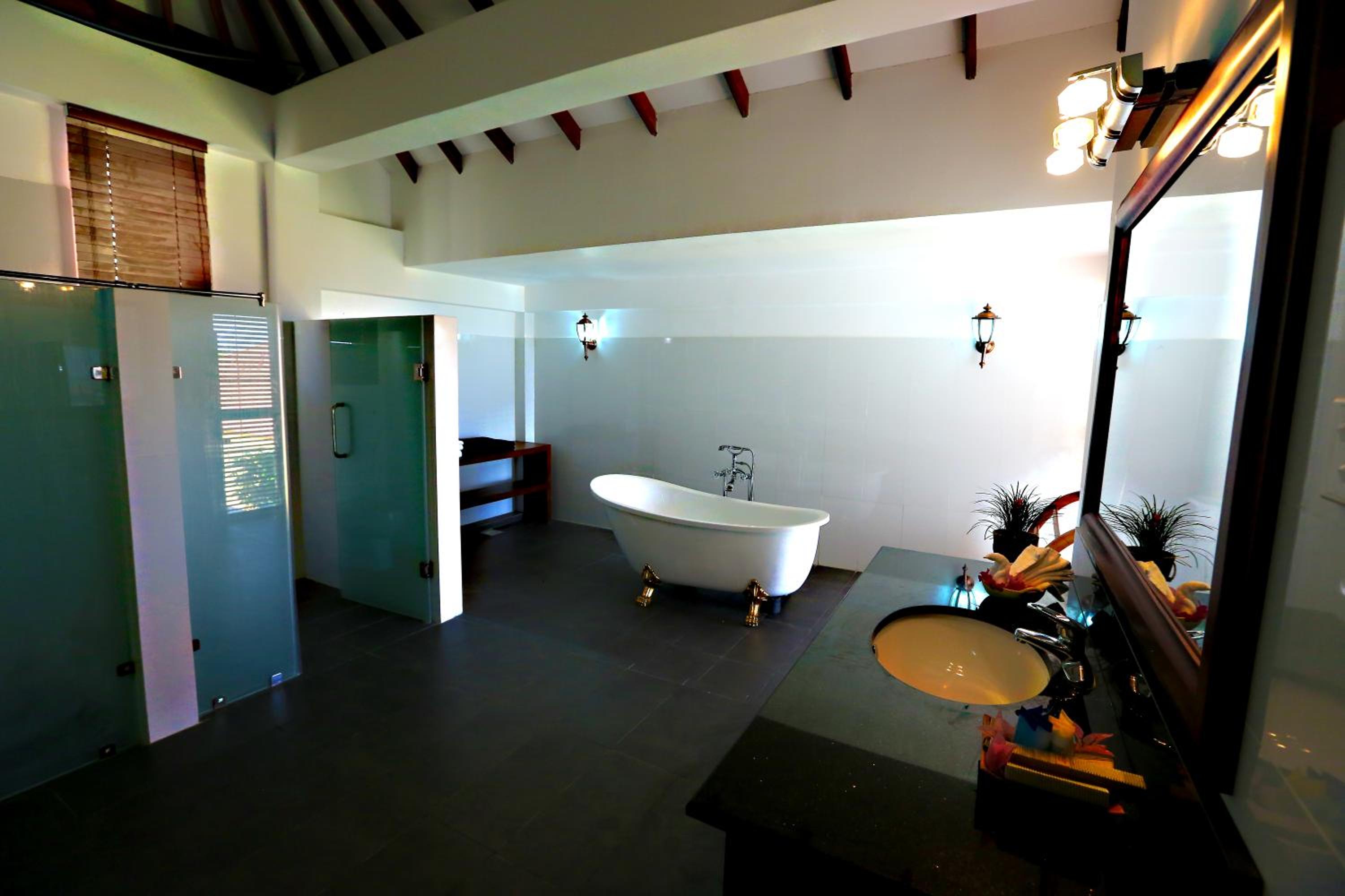 Villa - Beach Front - Photo 8