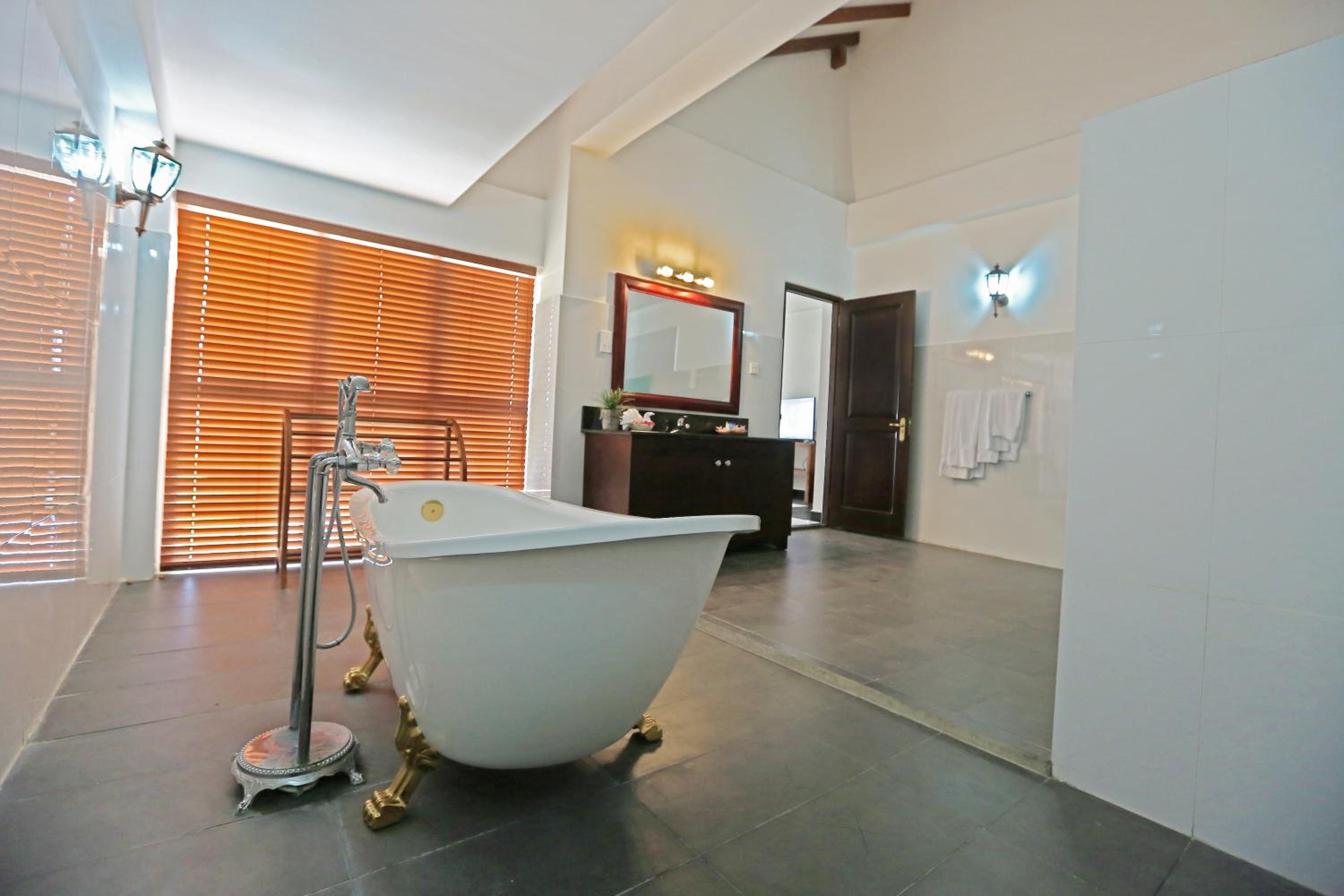 Villa - Beach Front - Photo 9