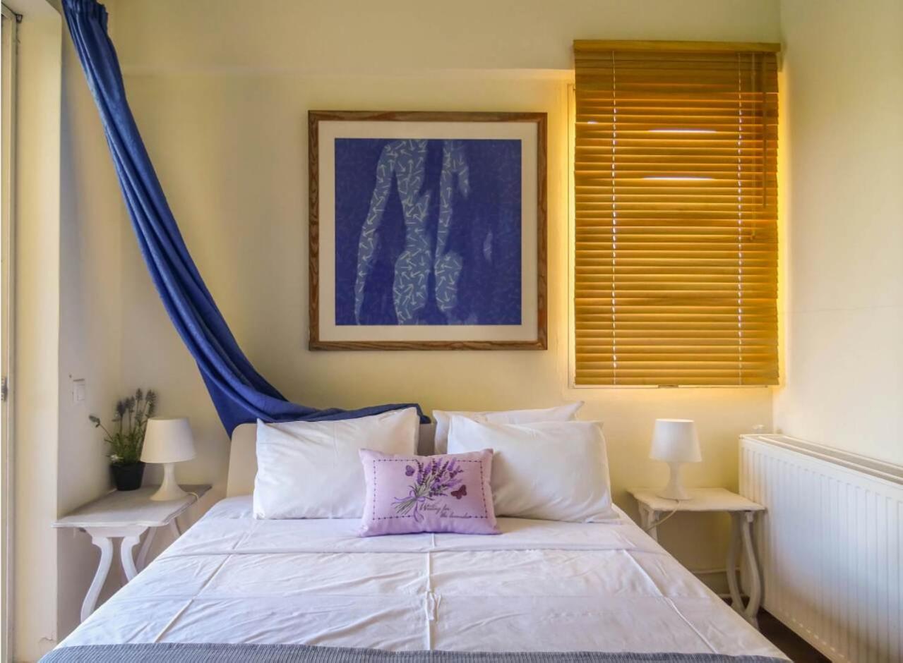 Double Room with Pool View - Photo 7