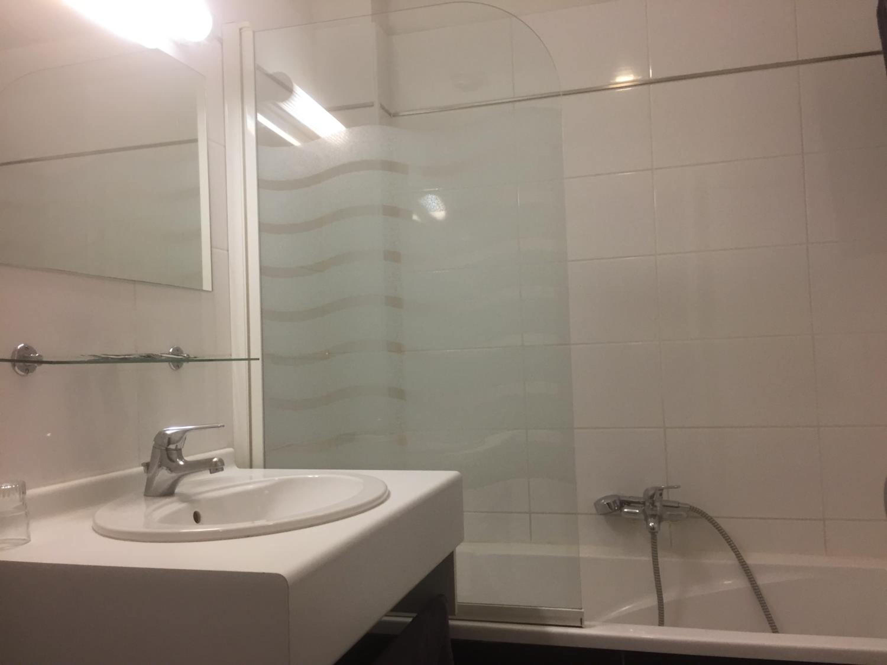 Double Room - Photo 11