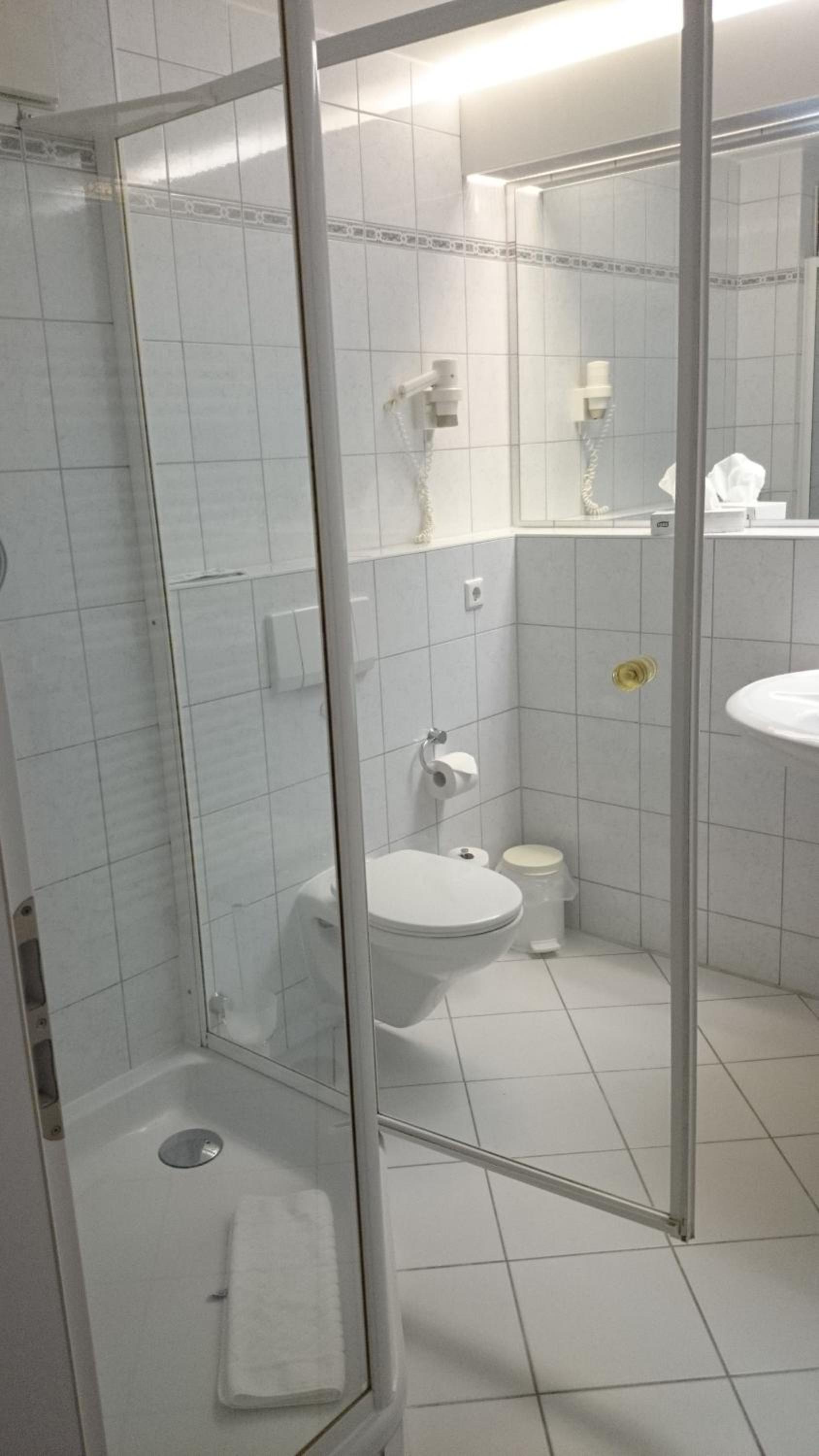 Large Double Room - Photo 2
