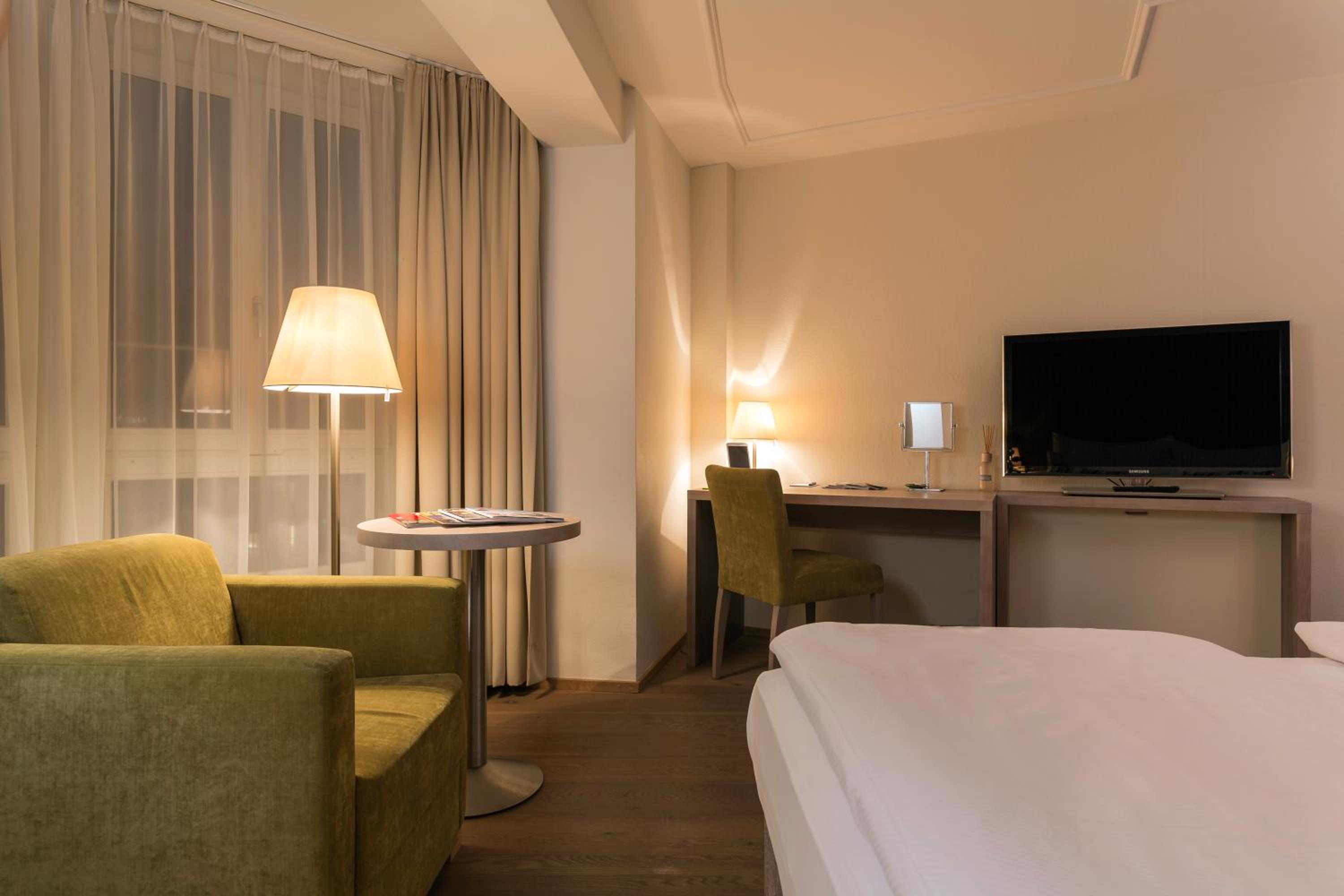 Superior King Room - Photo 5