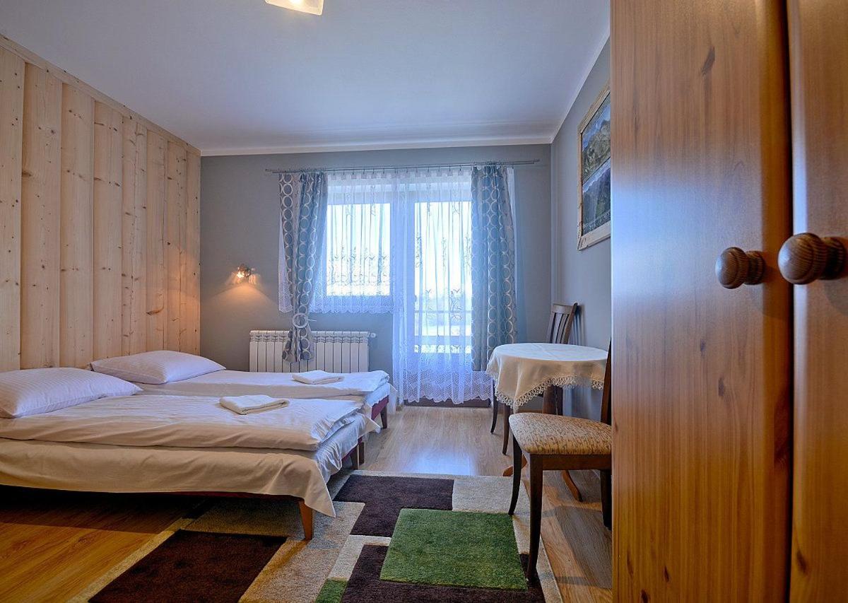Twin Room with Private Bathroom photo 2