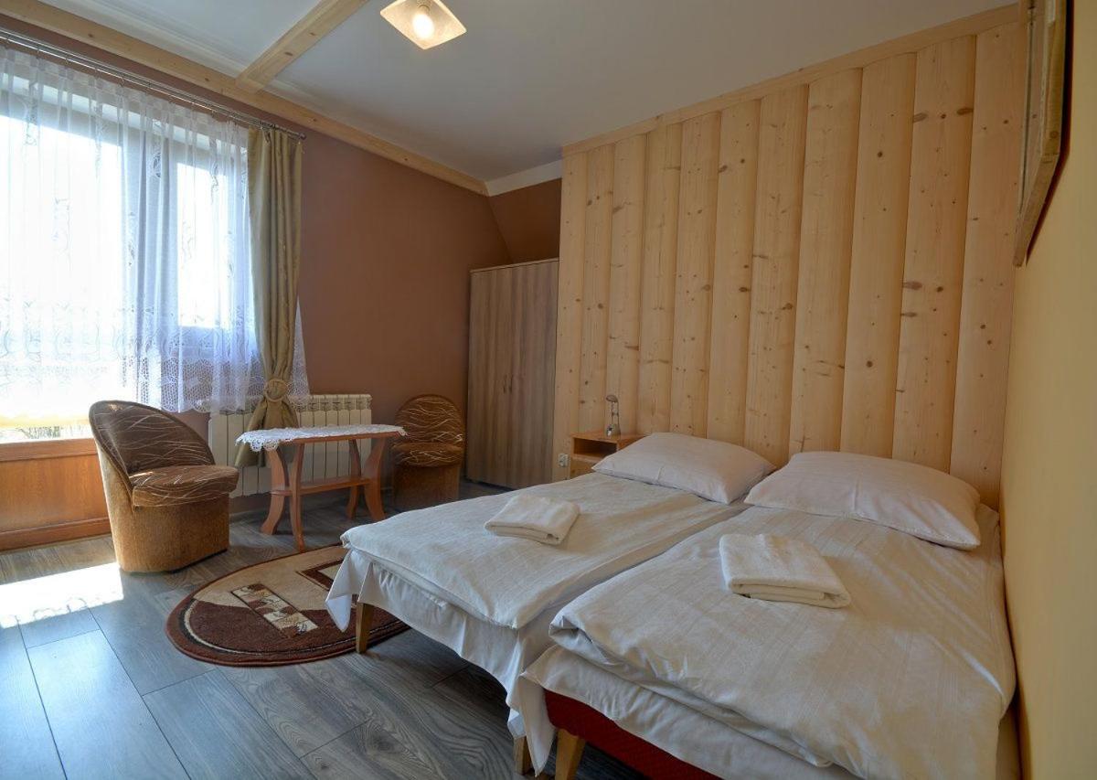 Twin Room with Private Bathroom photo 1