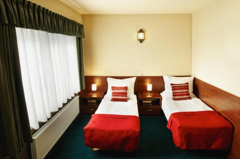 Quadruple Room with Private Bathroom photo 2