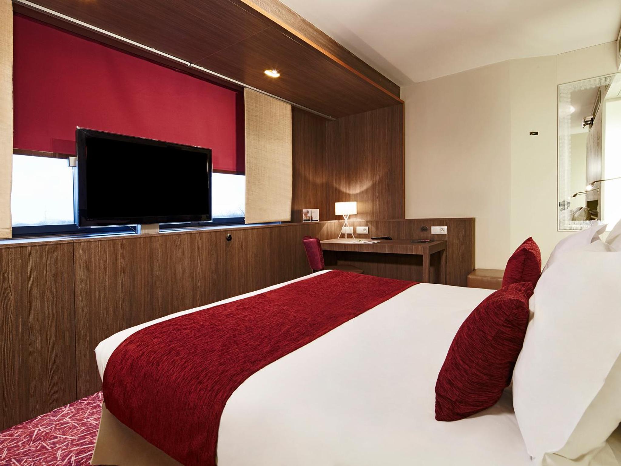 Standard Queen Room