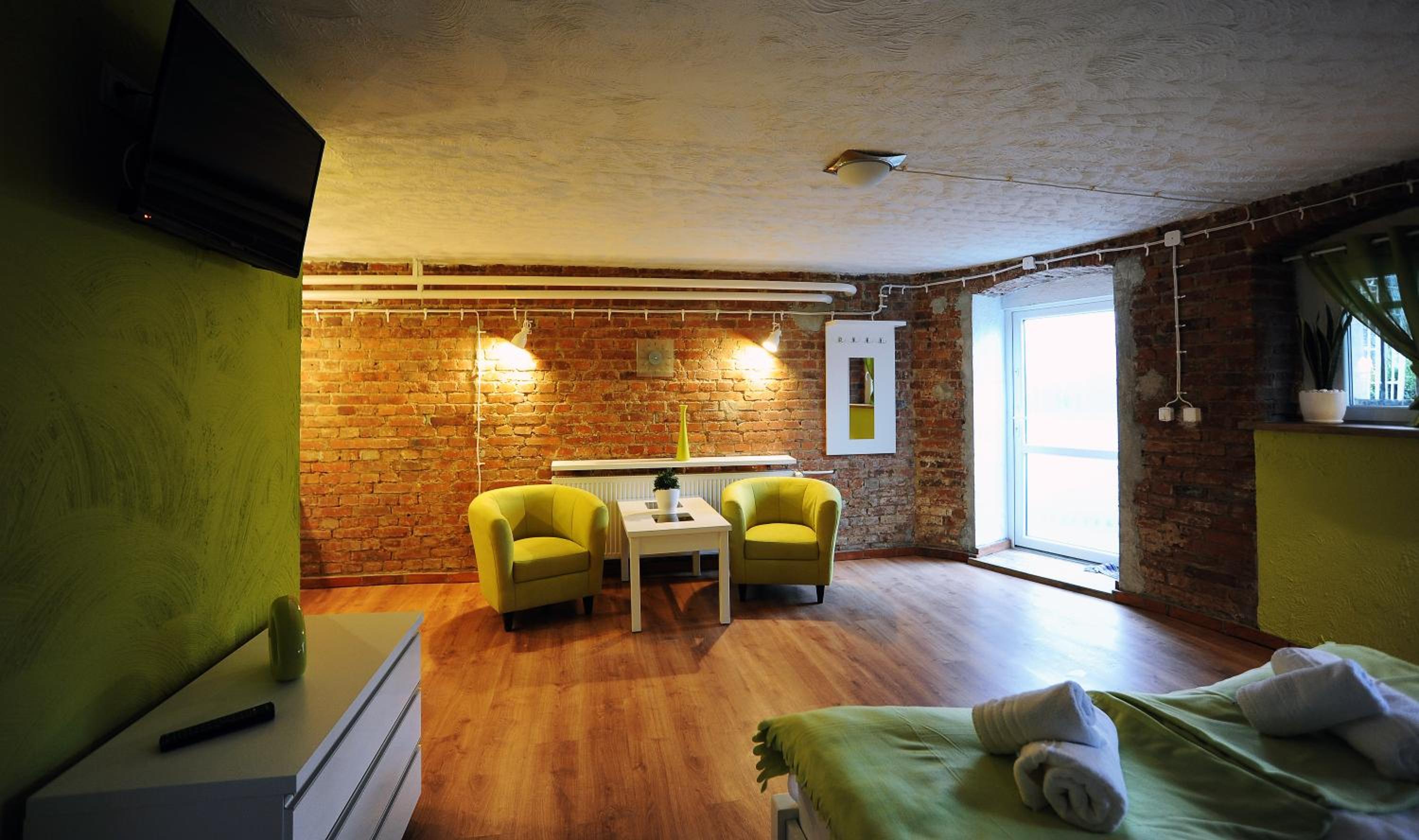 Double Room with Private Bathroom - Photo 13