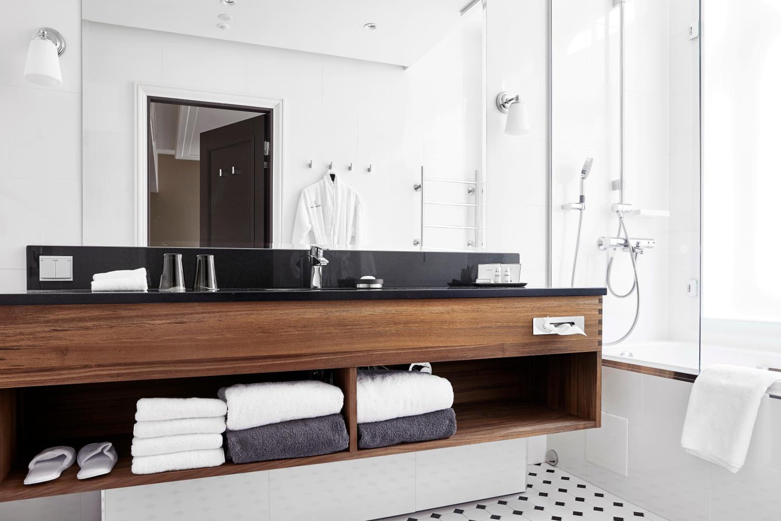 Grand Deluxe Room - Photo 10