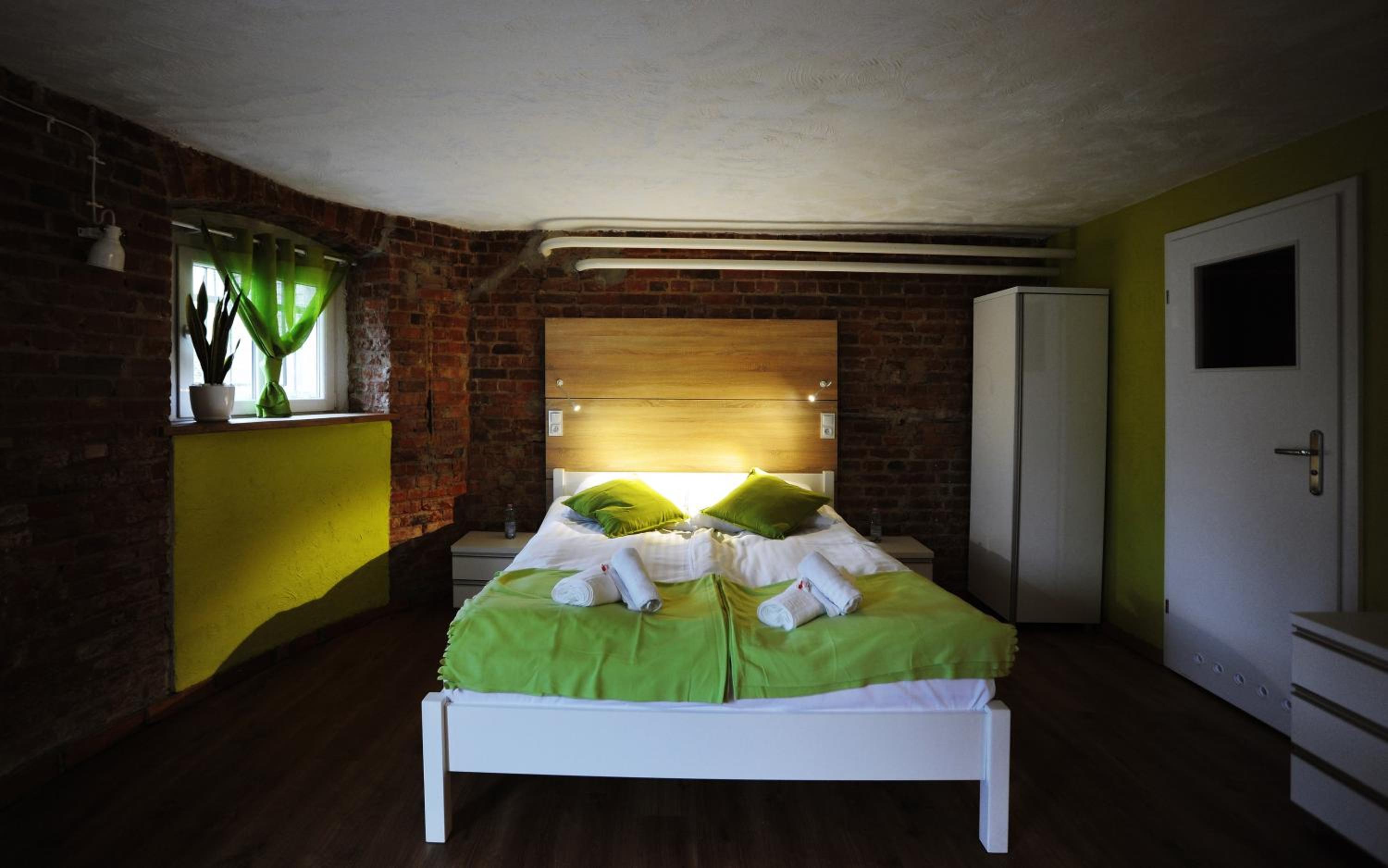 Double Room with Private Bathroom - Photo 10