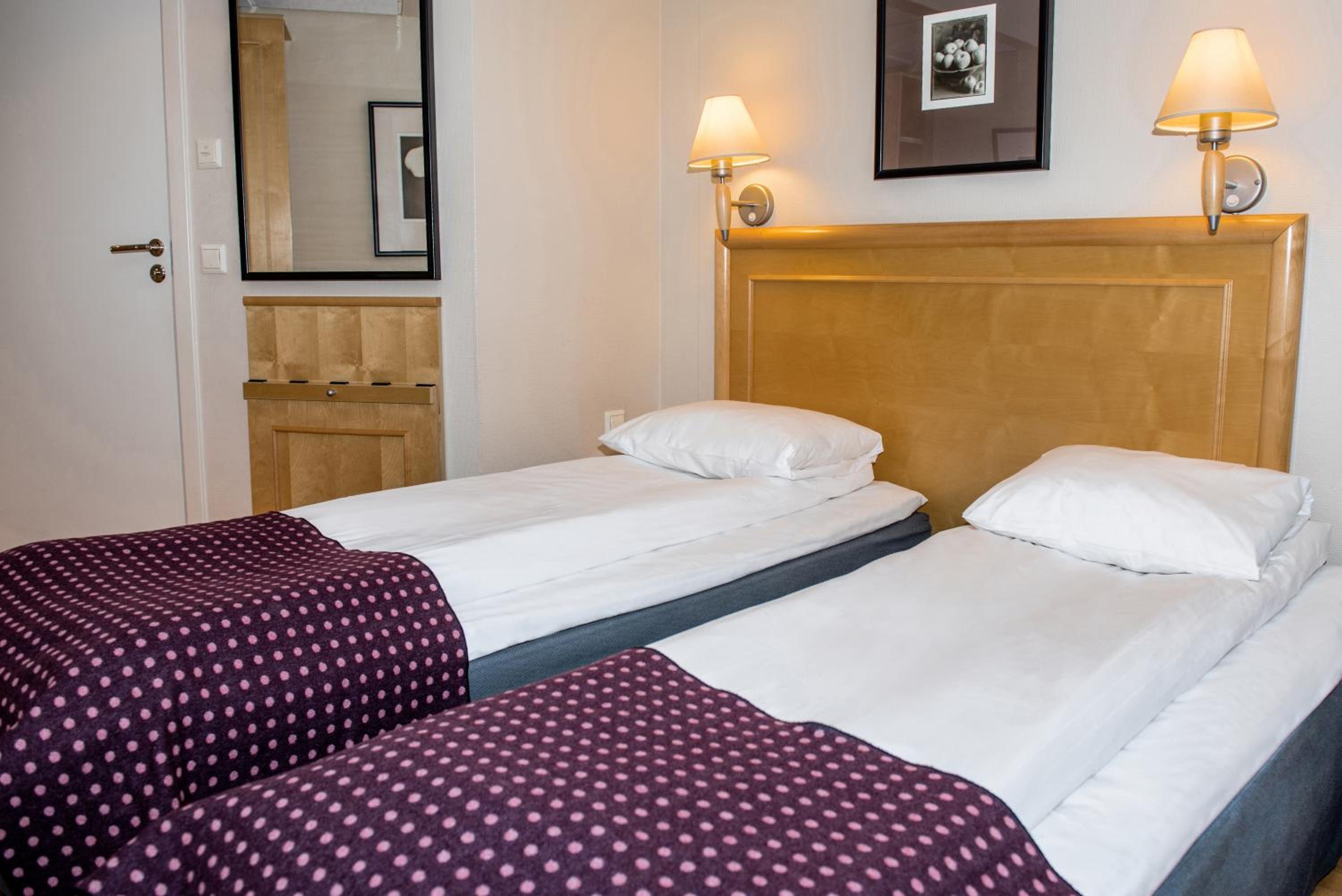 Standard Twin Room - Photo 2