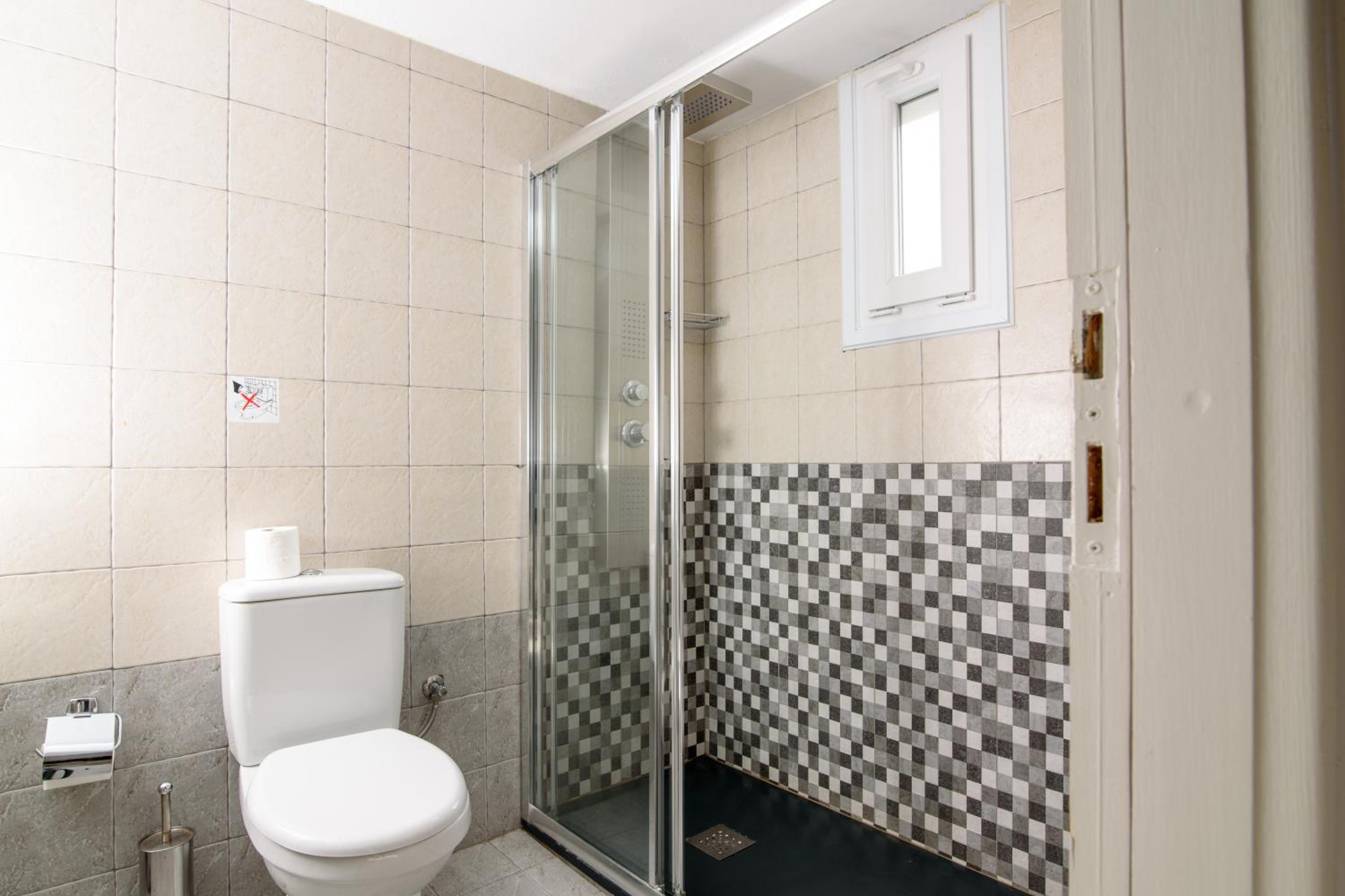 Studio with Sea View (2 Adults) - Photo 4