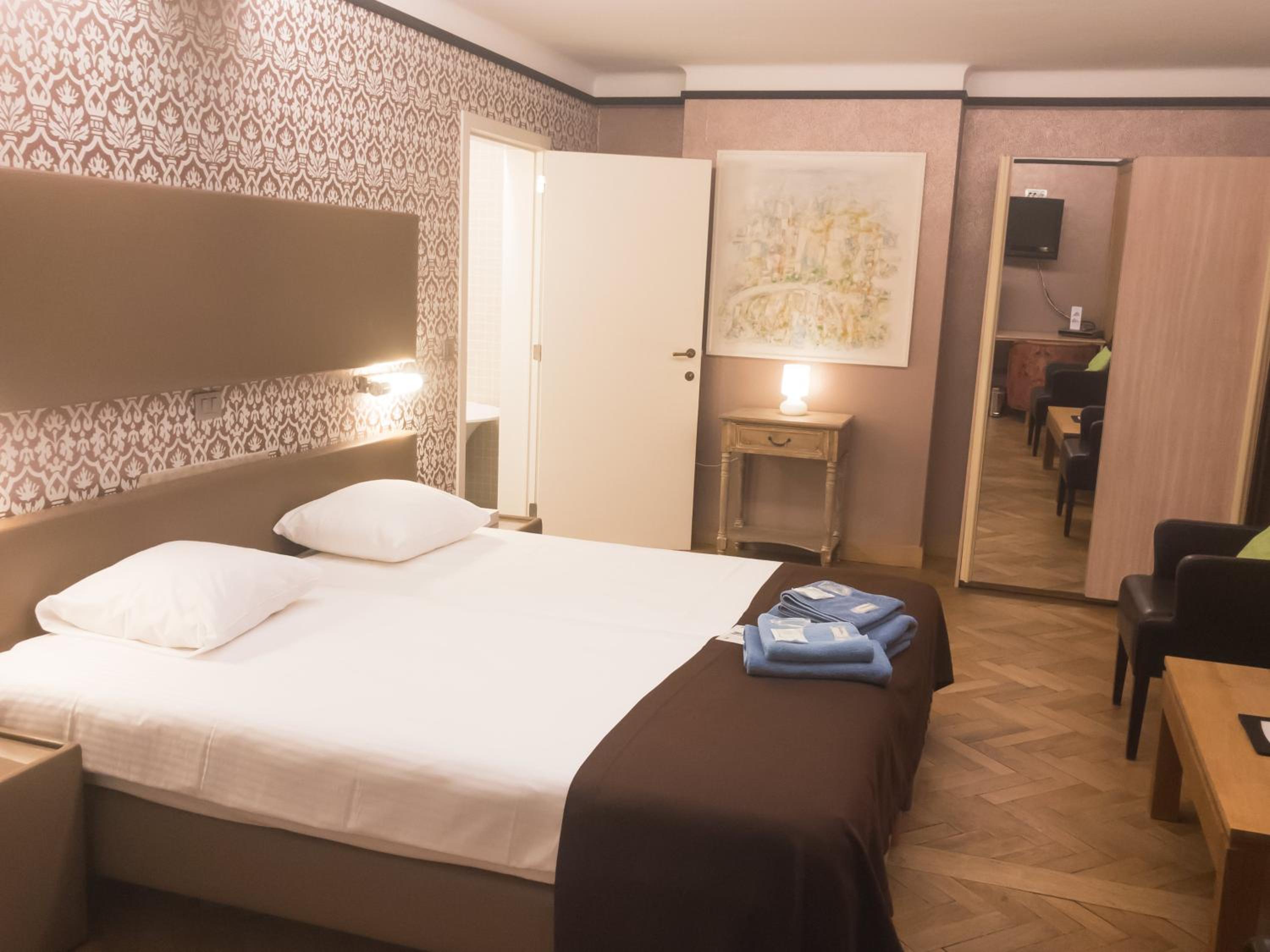 Standard Twin Room photo 2