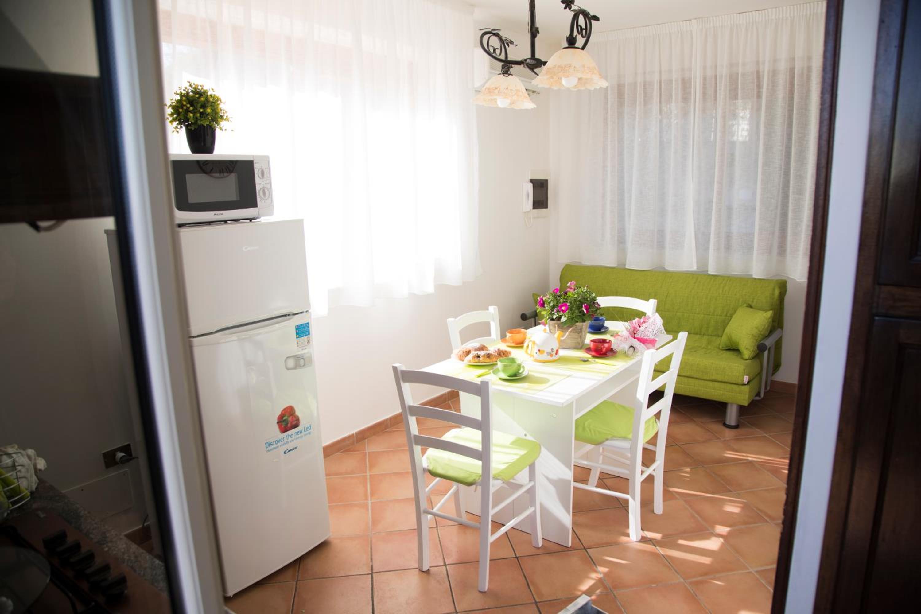 One-Bedroom House - Photo 12