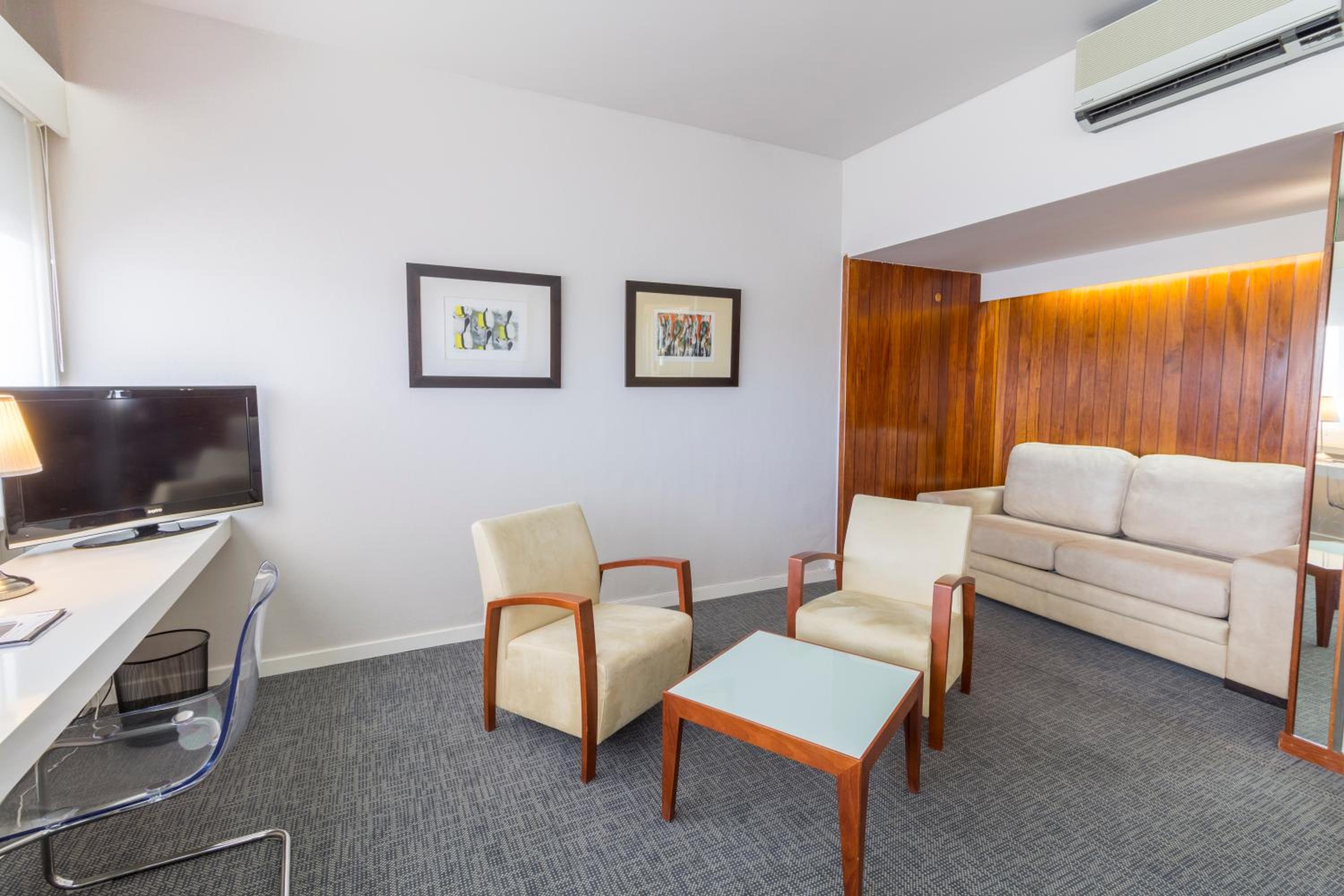 Suite - Photo 8