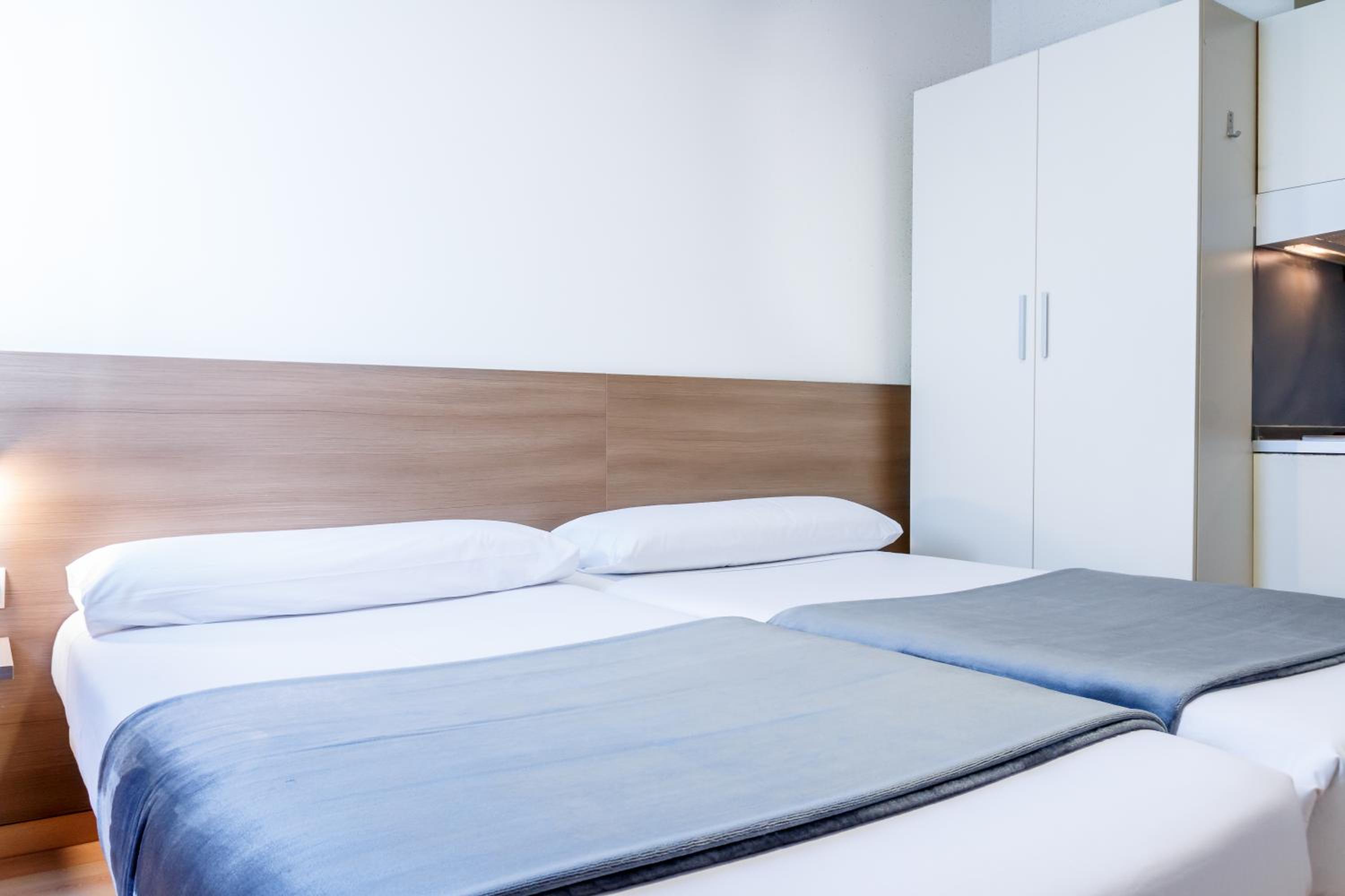 Double or Twin Room with Kitchenette - Photo 3
