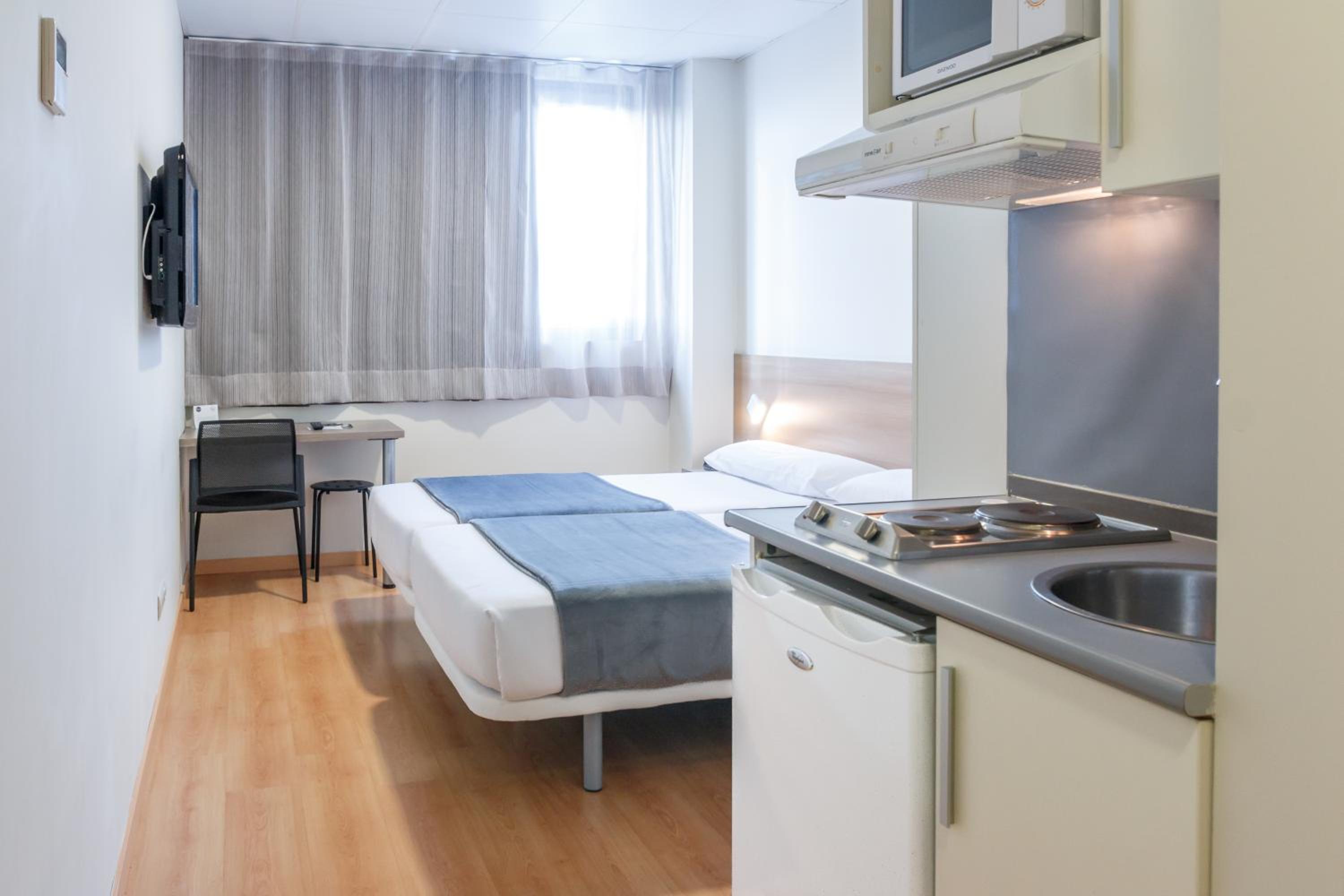 Double or Twin Room with Kitchenette - Photo 1