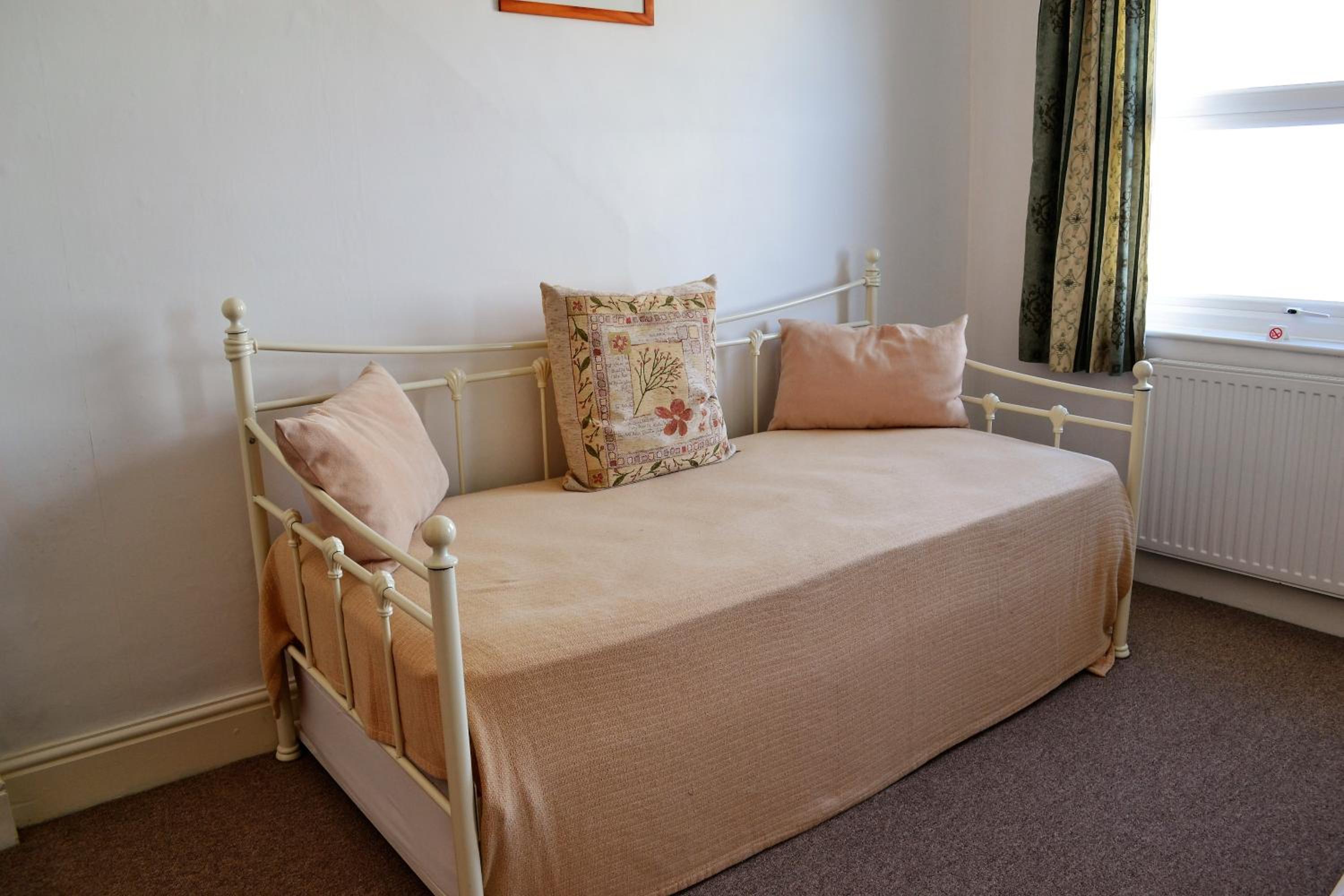 Family Room (2 Adults + 2 Children)