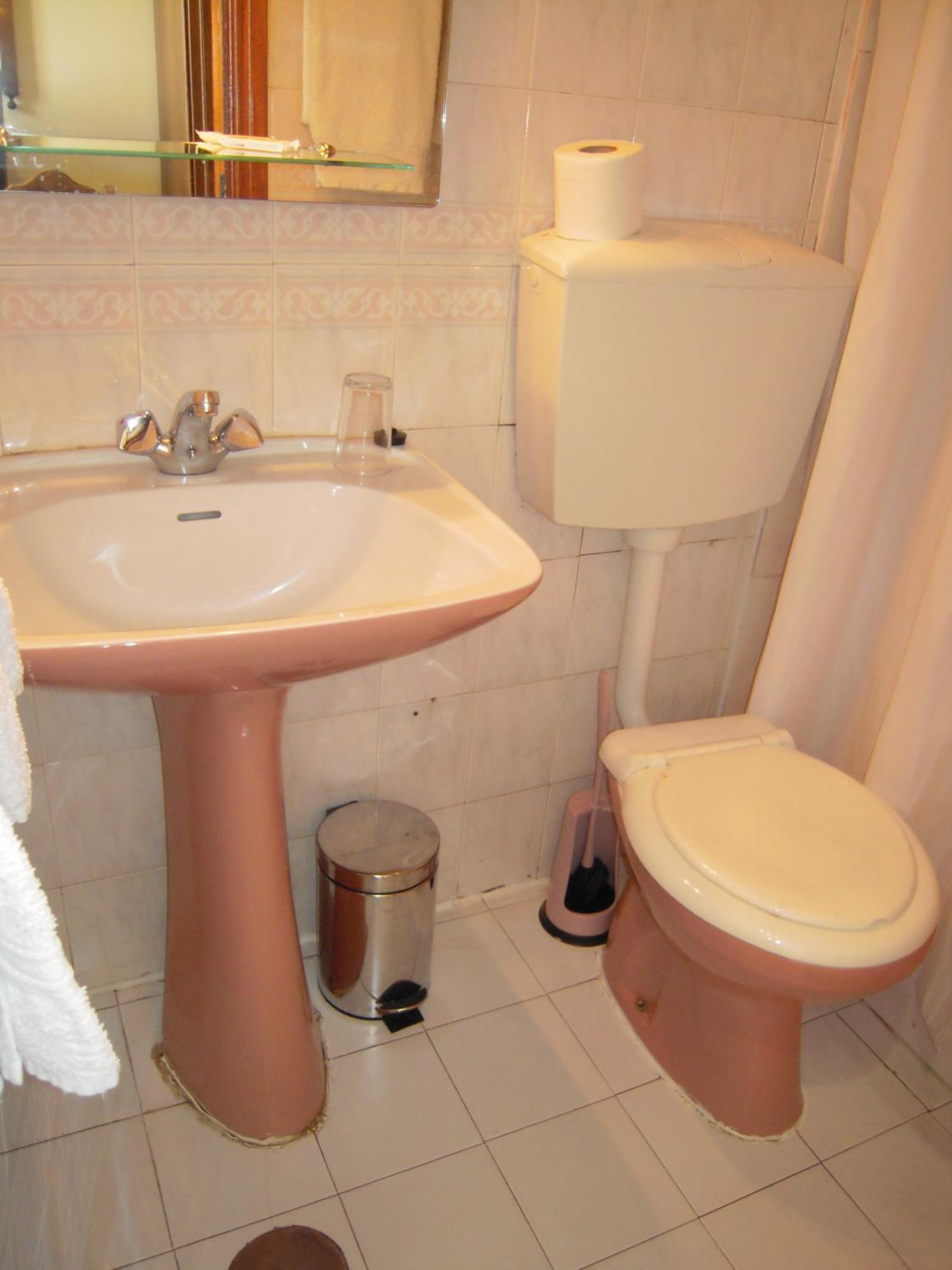 Double Room - Photo 8