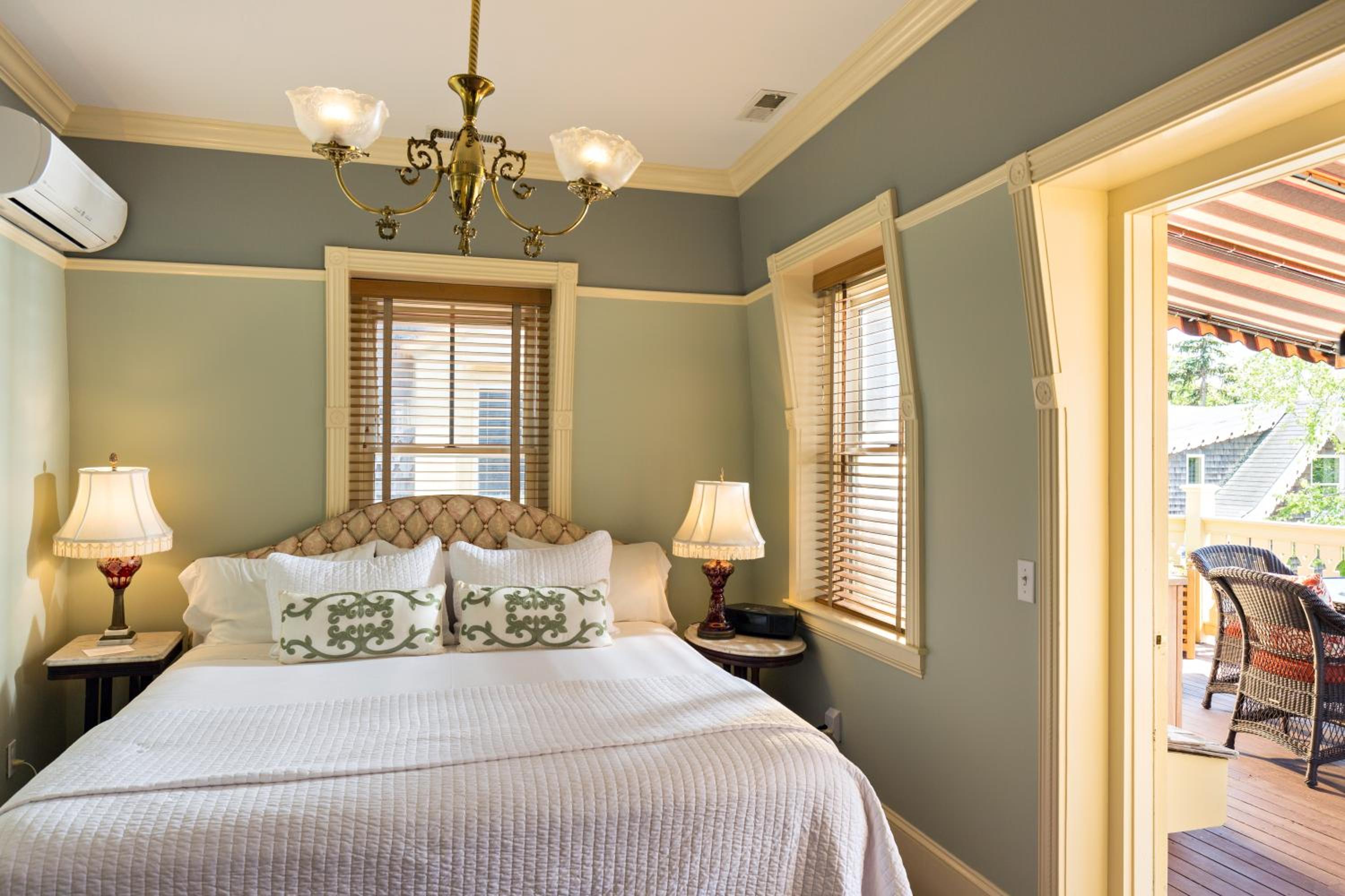 Deluxe King Room photo 1