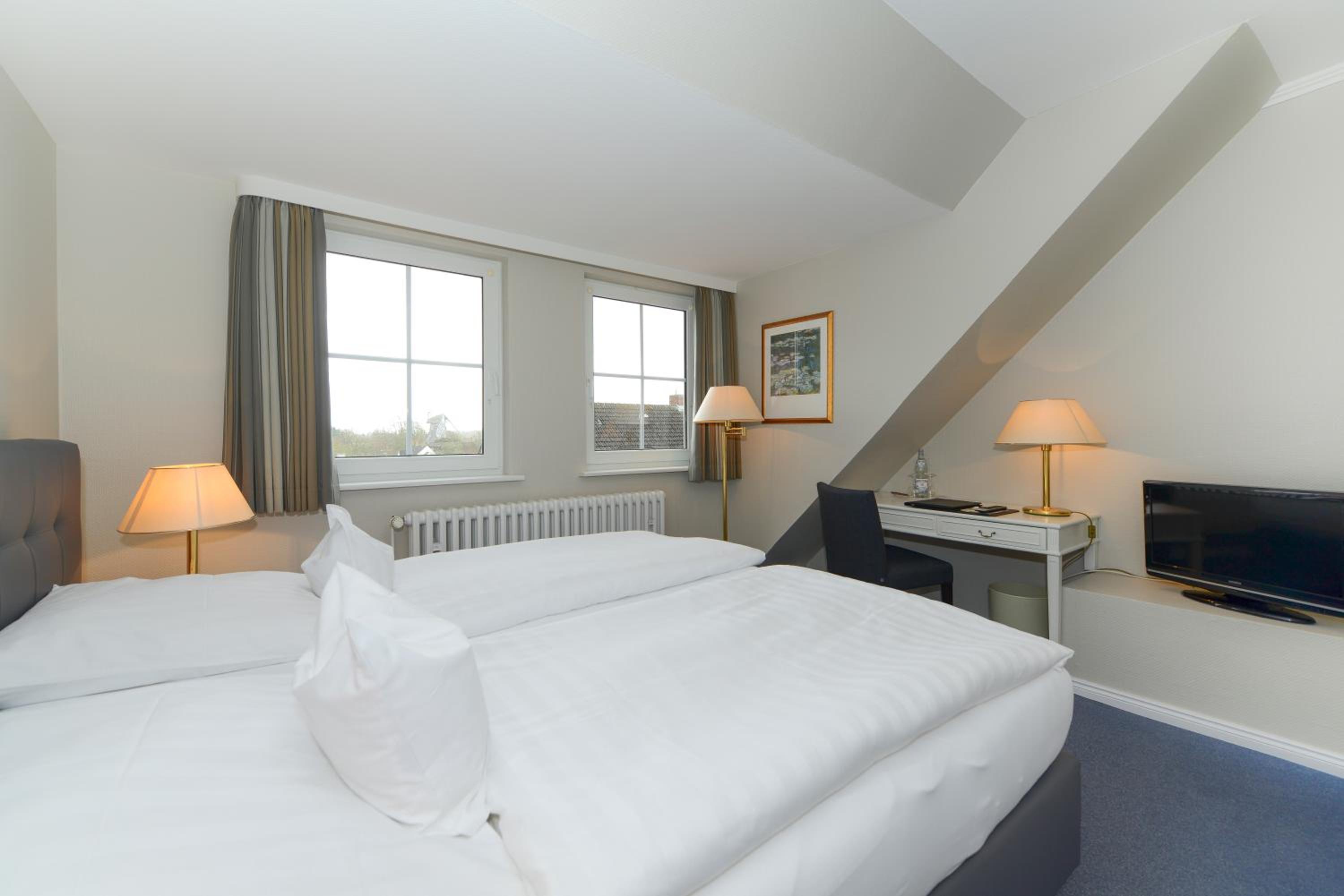 Economy Double Room Landside photo 3