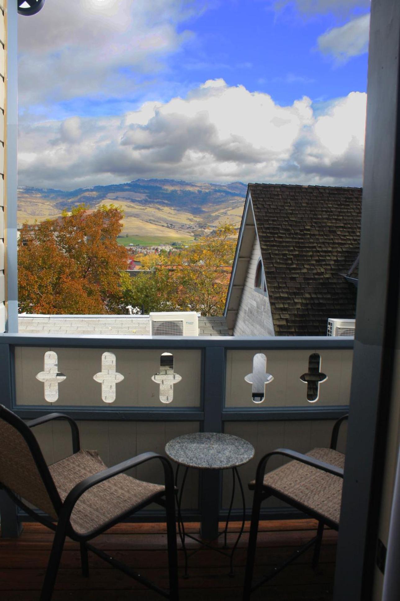 King Room with Balcony photo 2